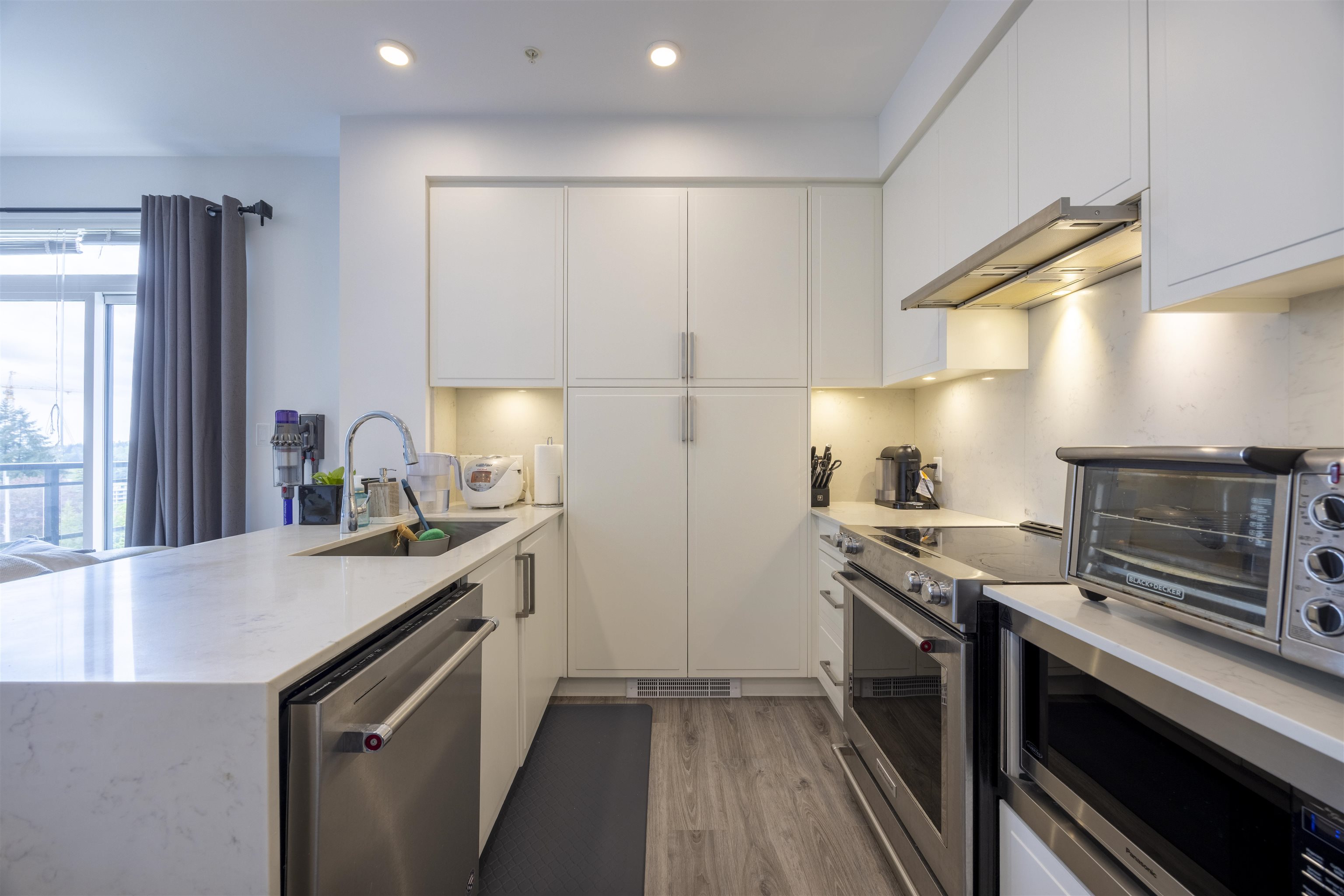 606 700 CLARKE ROAD, R3058100, BC,