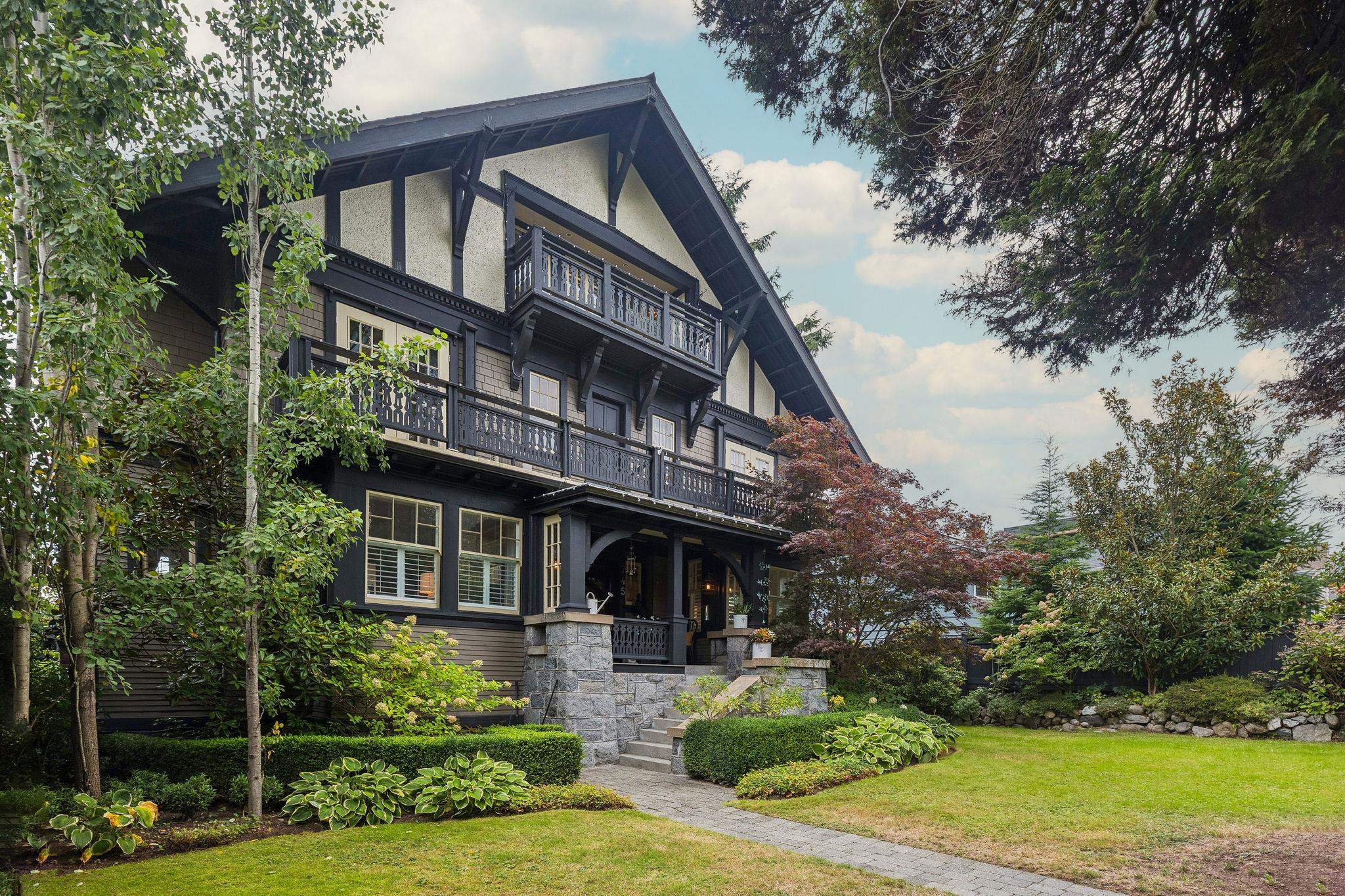 745 GRAND BOULEVARD, North Vancouver BC V7L 3W3, R3058114, BC,