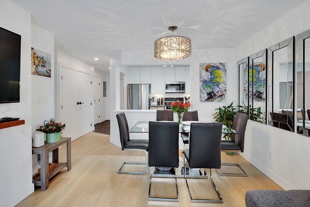 411 108 ESPLANADE AVENUE, R3058187, BC,