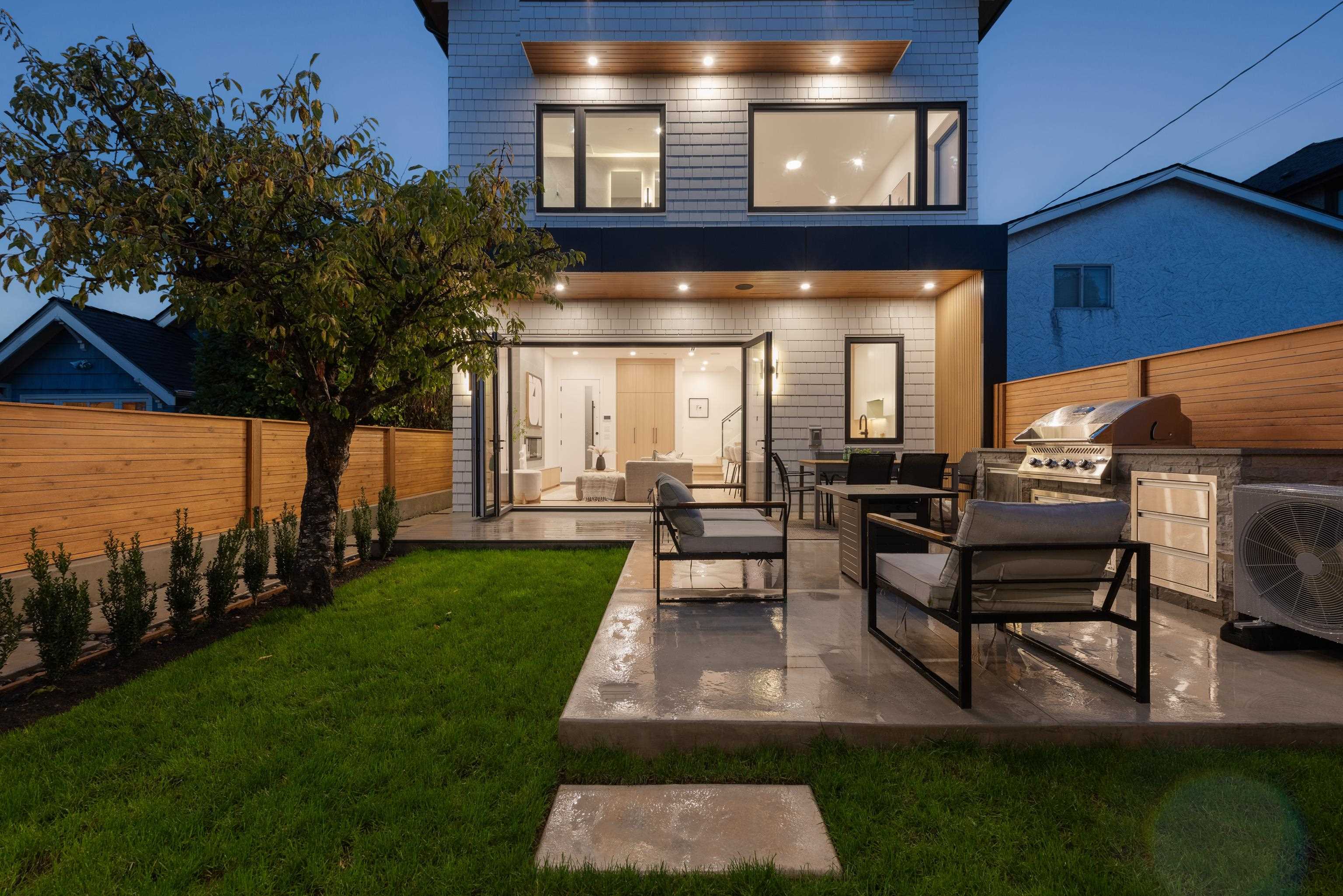 2 312 37TH AVENUE, R3058225, BC,