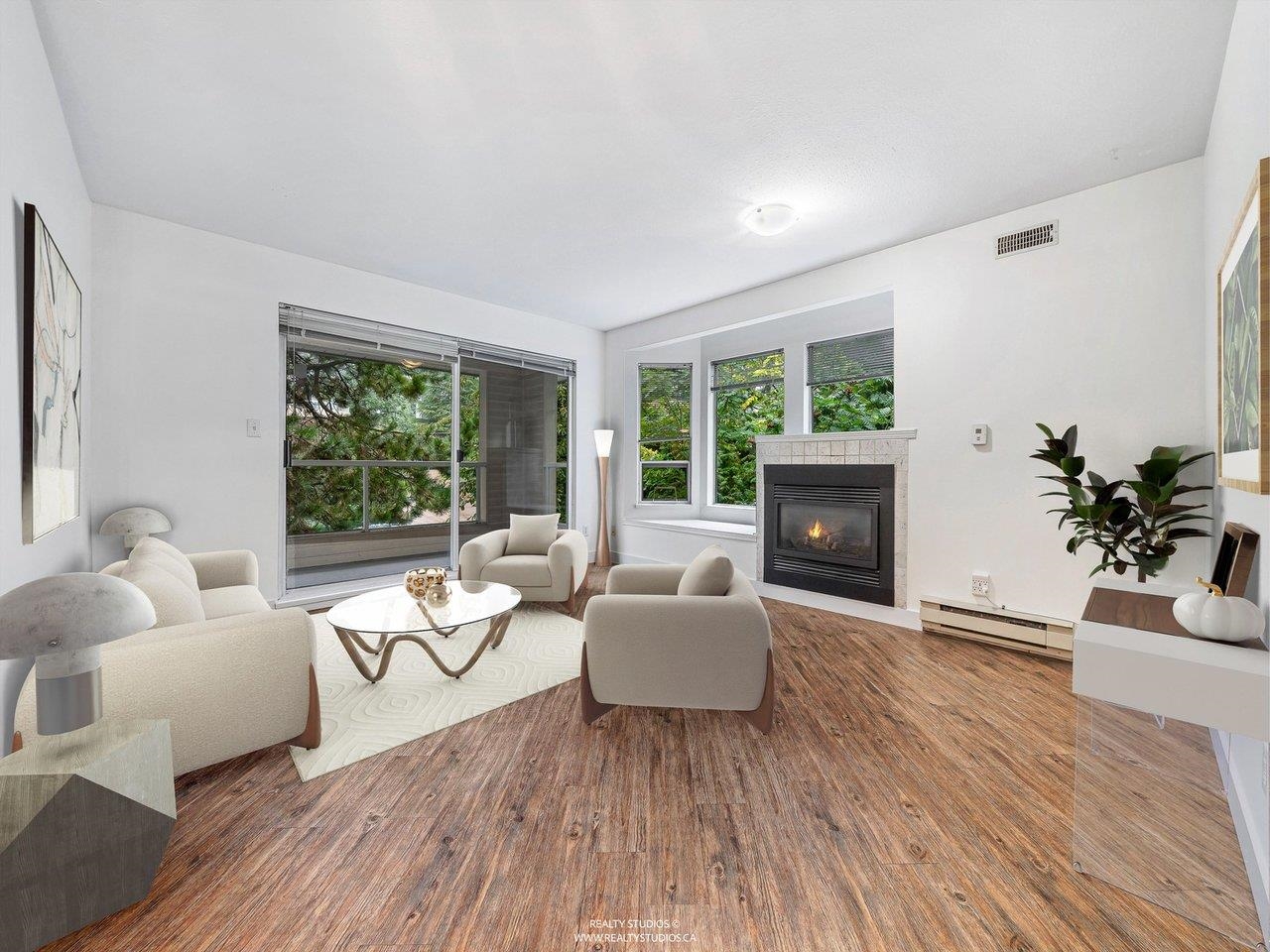 303 123 6TH STREET, R3058242, BC,