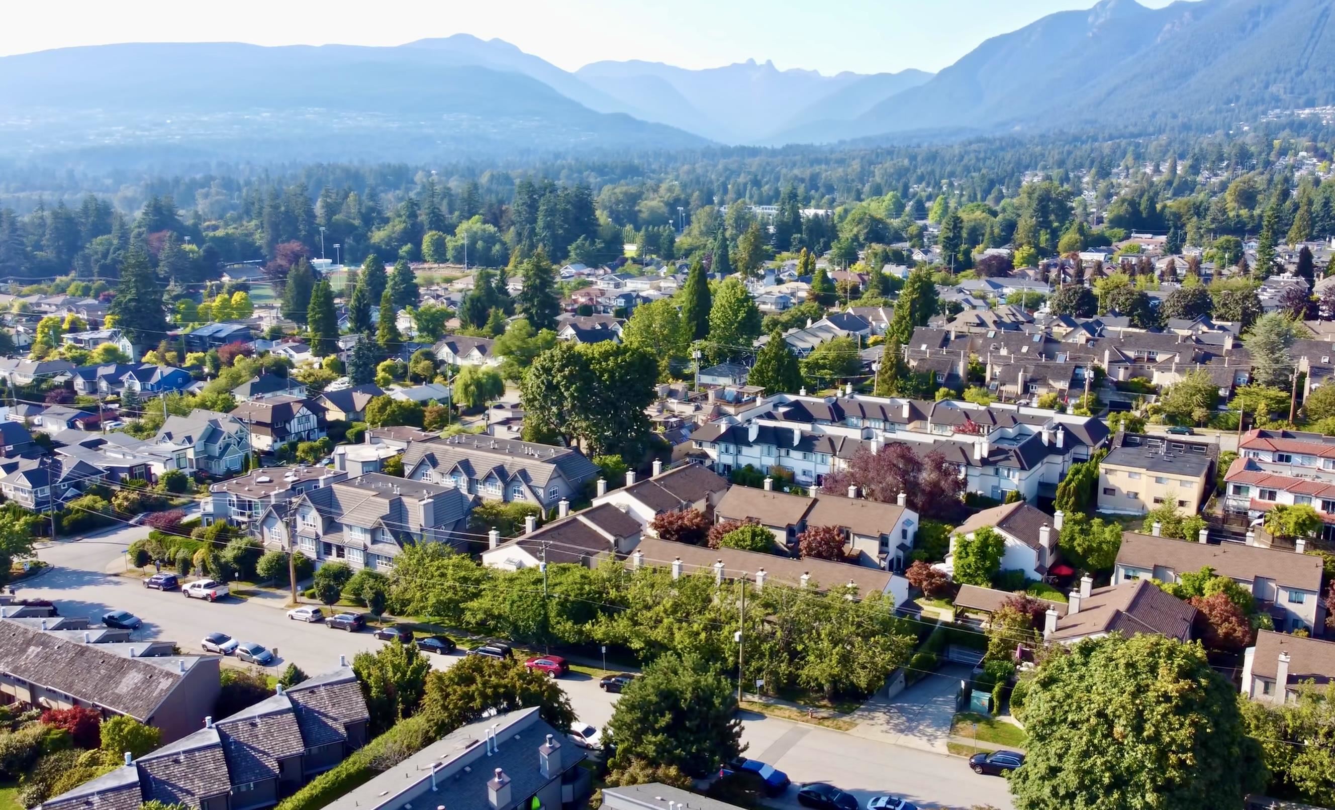 24 230 14TH STREET, R3058643, BC,