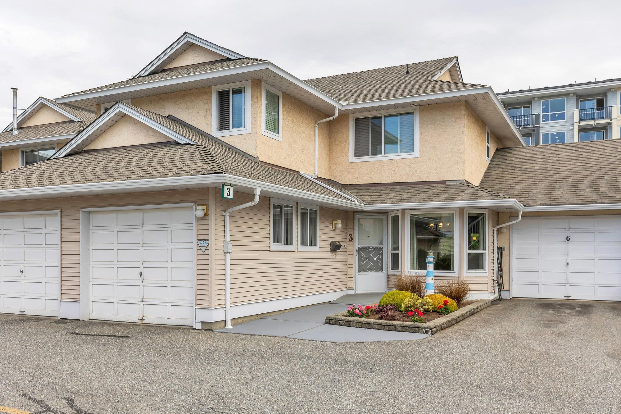 3 2475 EMERSON STREET, R3058756, BC,