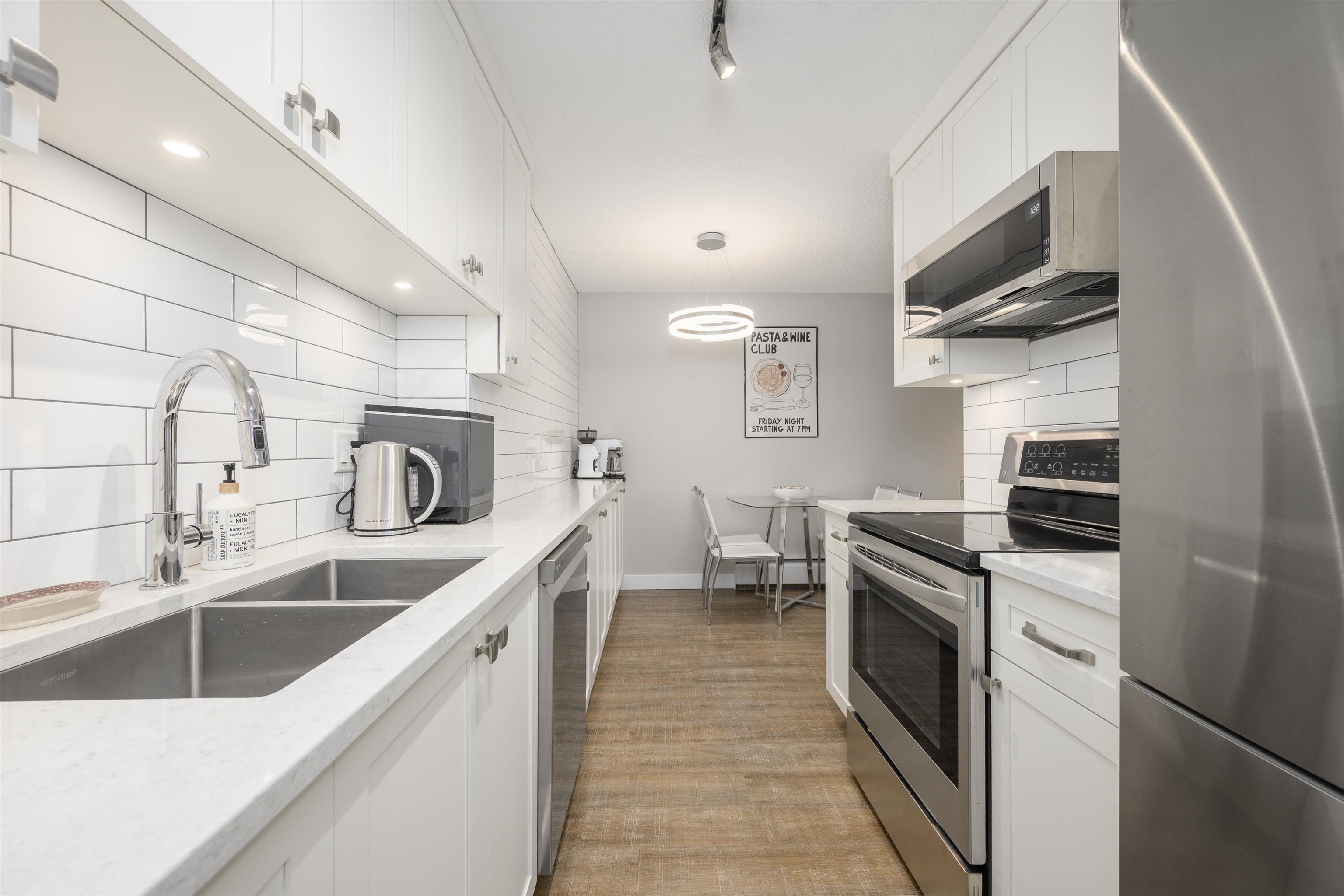 105 308 2ND STREET, R3058795, BC,