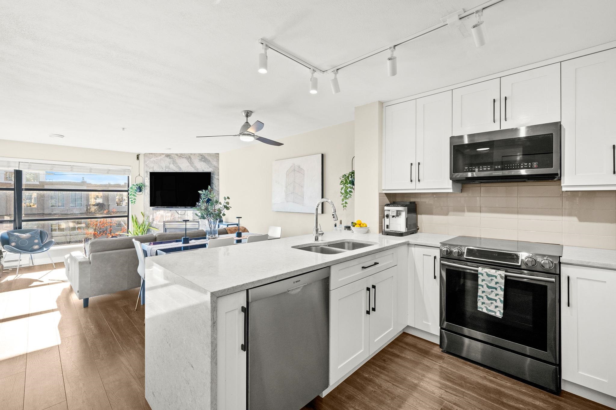 410 124 3RD STREET, R3058817, BC,