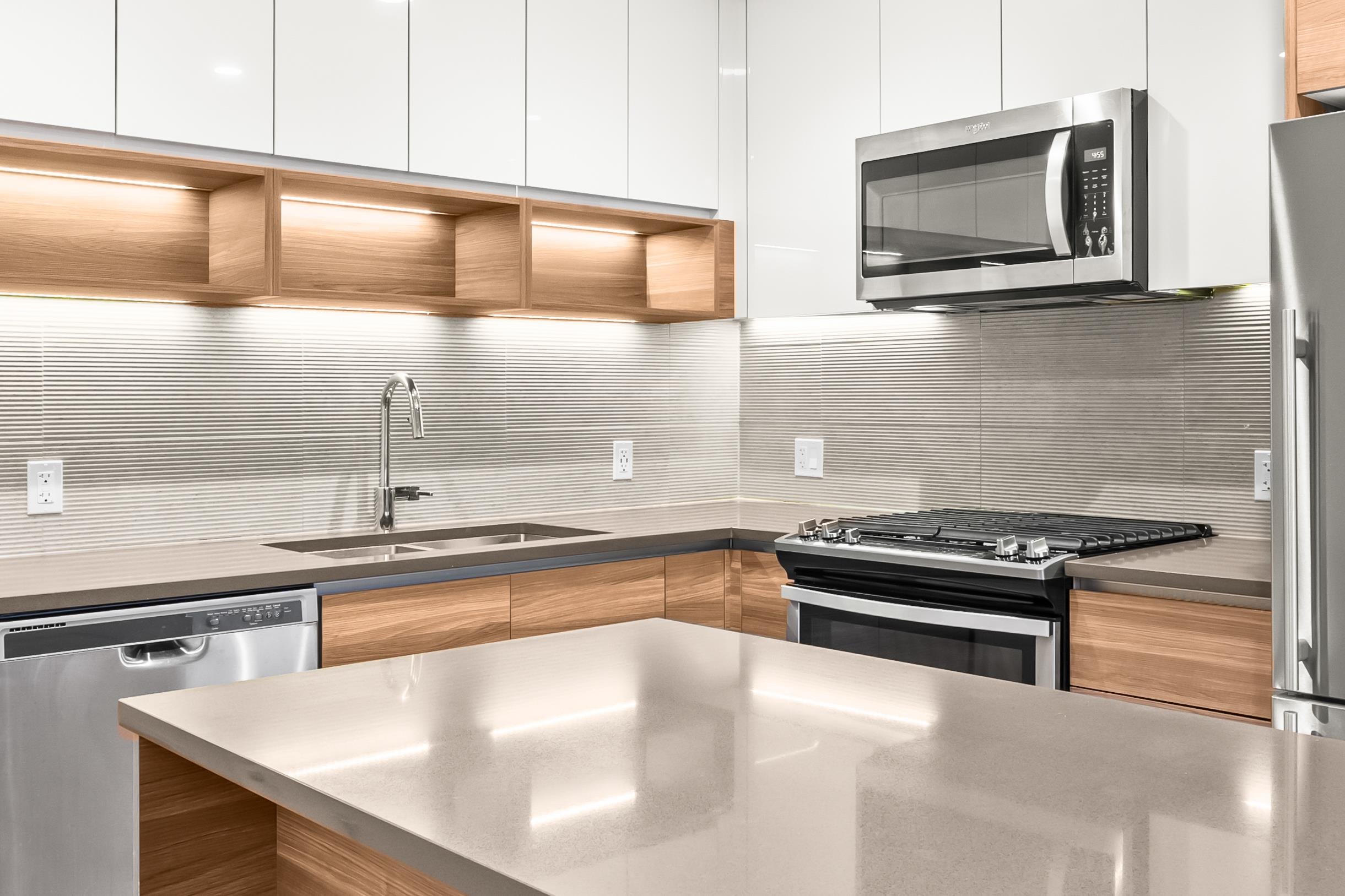 207 8850 UNIVERSITY CRESCENT, R3058998, BC,