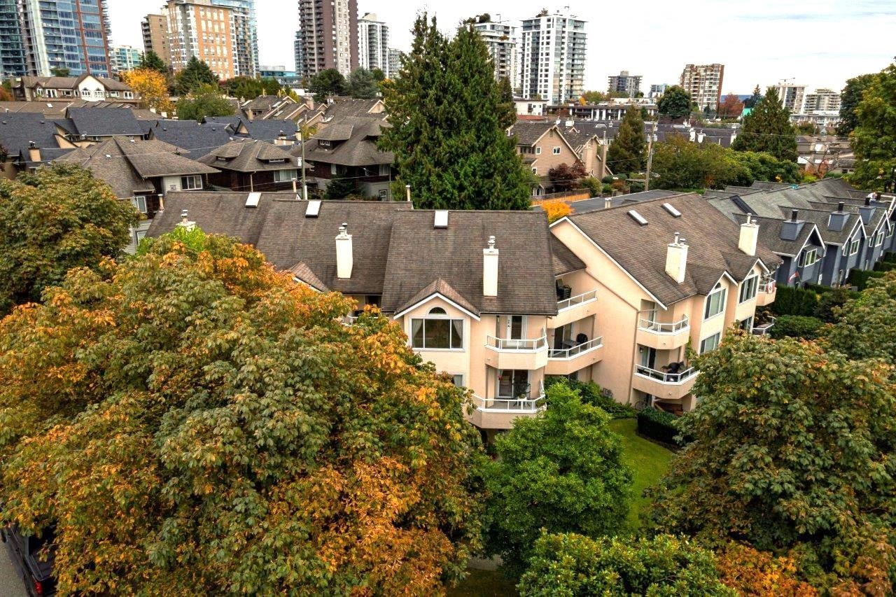 2 261 16TH STREET, R3059366, BC,