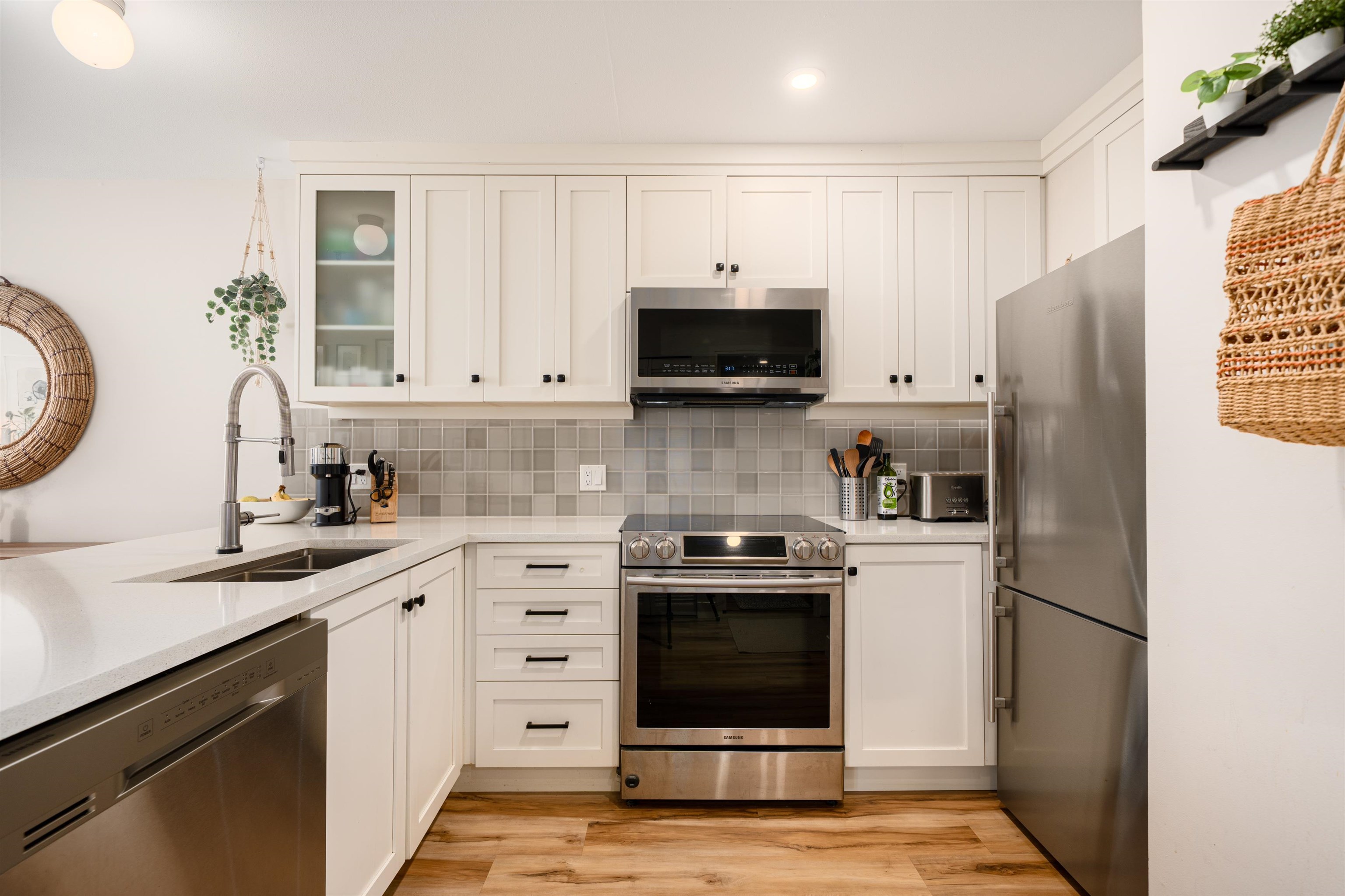 302 2333 ETON STREET, R3059376, BC,