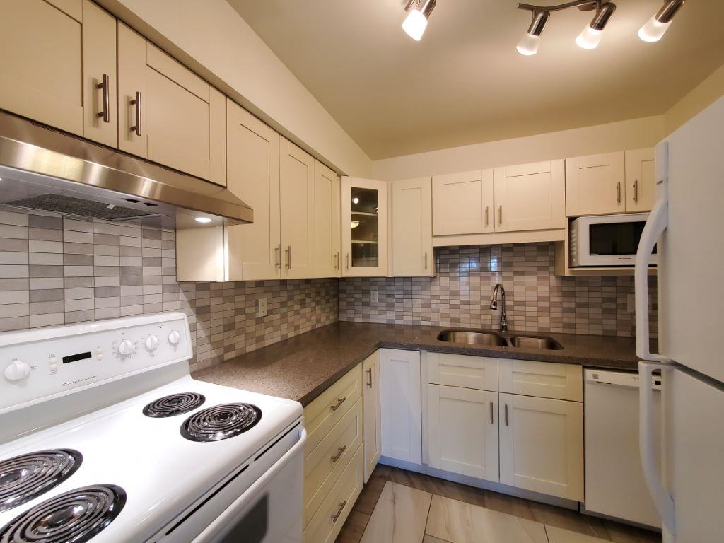 2F 7411 MINORU BOULEVARD, R3059447, BC,