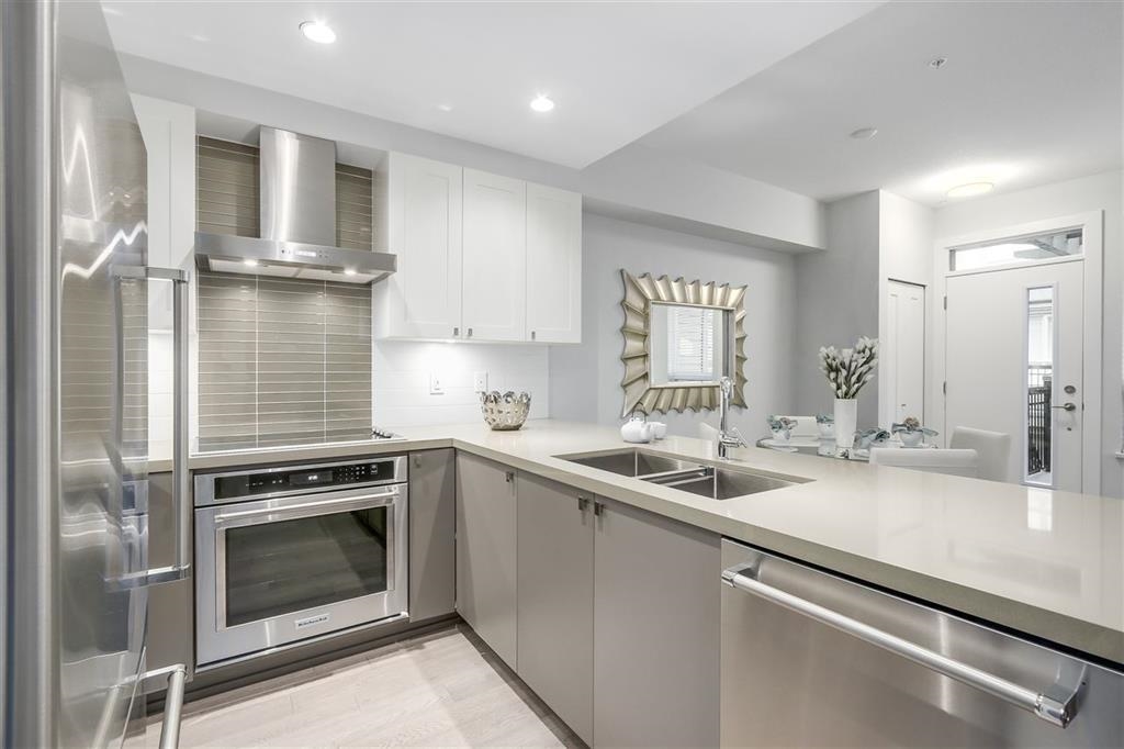 10 3200 NOEL DRIVE, R3059780, BC,