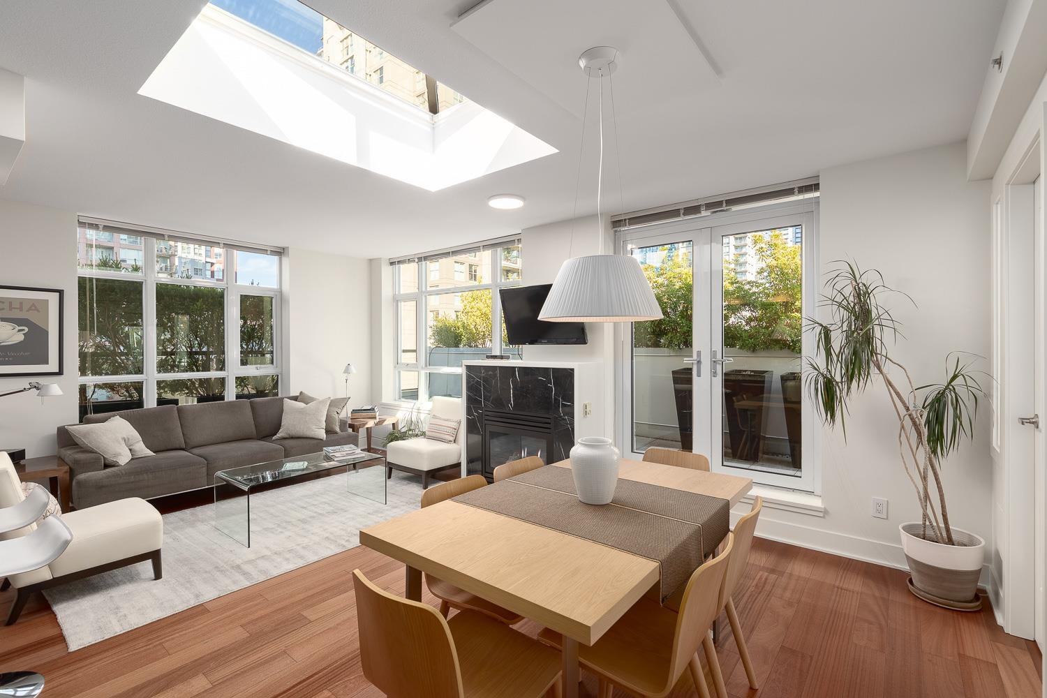PH803 988 RICHARDS STREET, R3059901, BC,