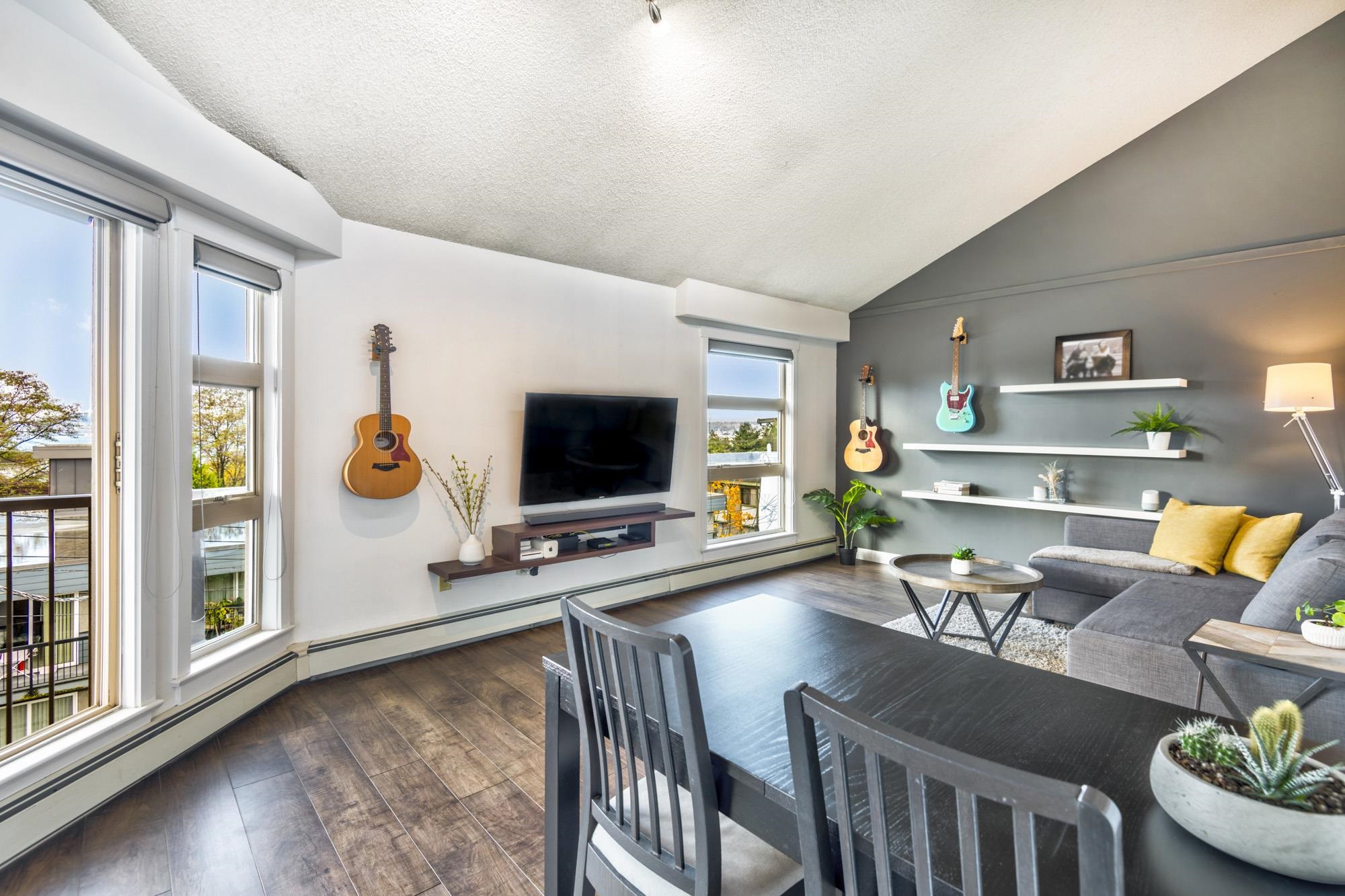 305 235 4TH STREET, R3059957, BC,