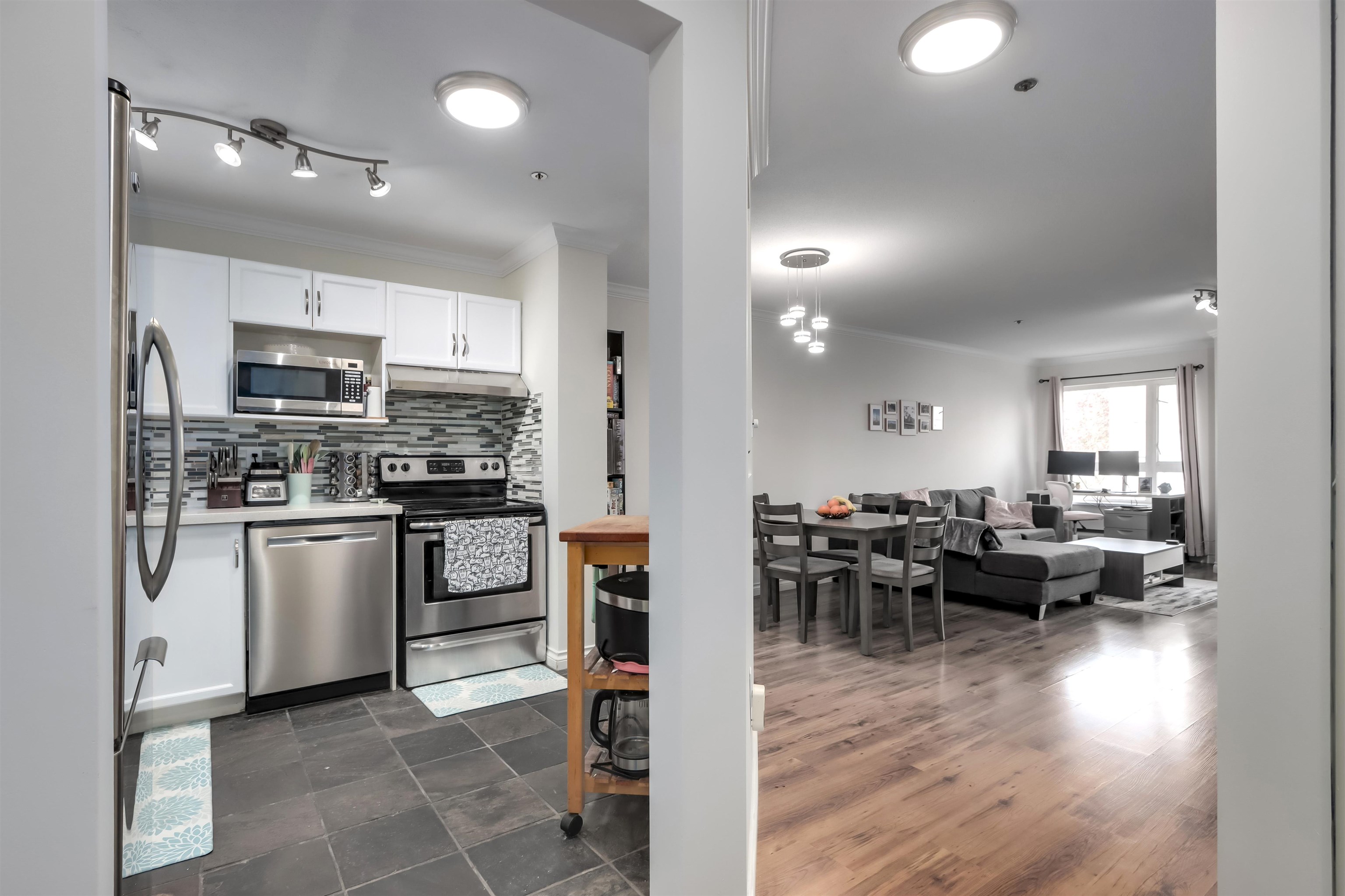 202 2335 WHYTE AVENUE, R3060155, BC,