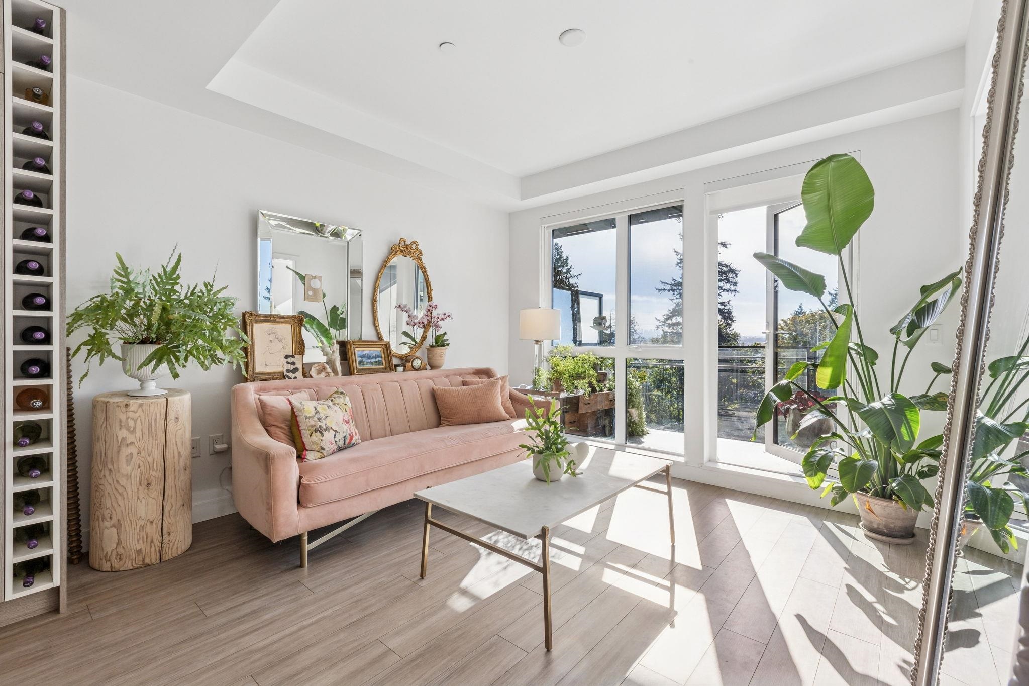 307 707 3RD STREET, R3060156, BC,