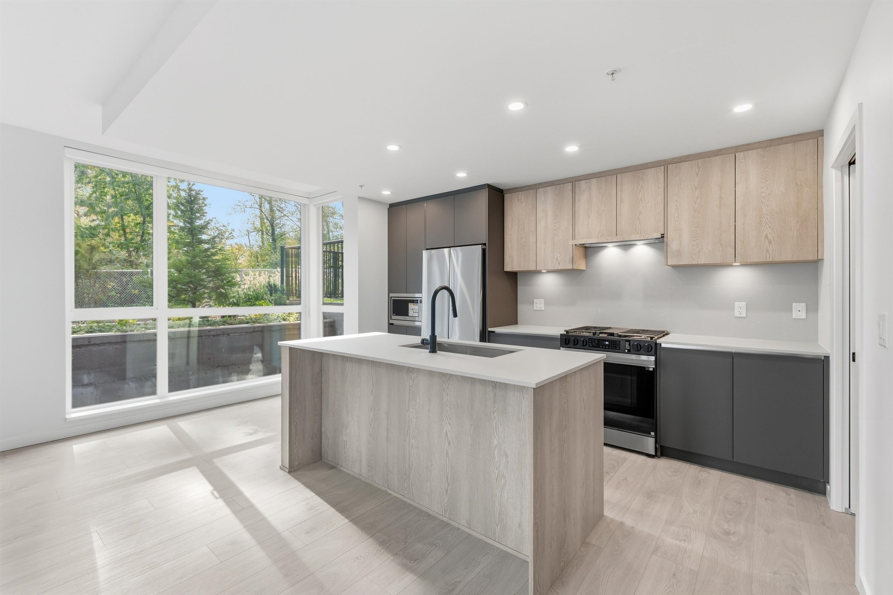 517 19577 65B AVENUE, R3060572, BC,