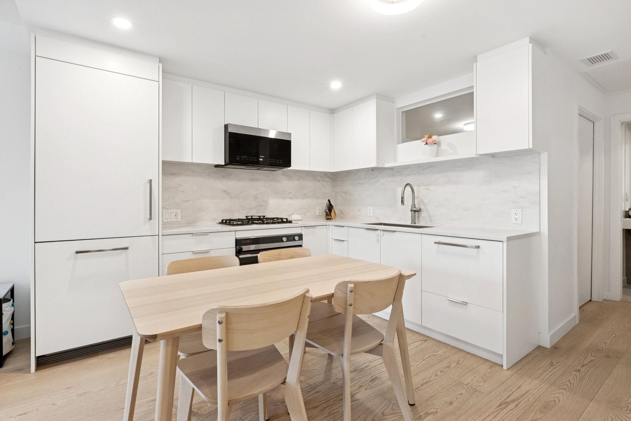 112 650 2ND STREET, R3060588, BC,