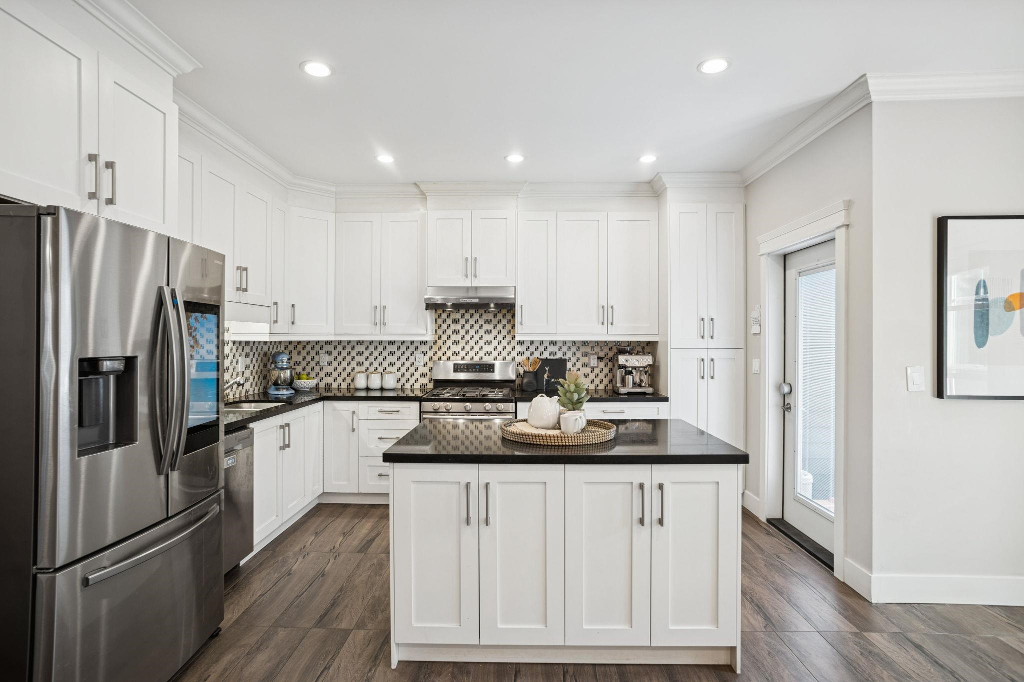 102 910 DELESTRE AVENUE, R3060618, BC,