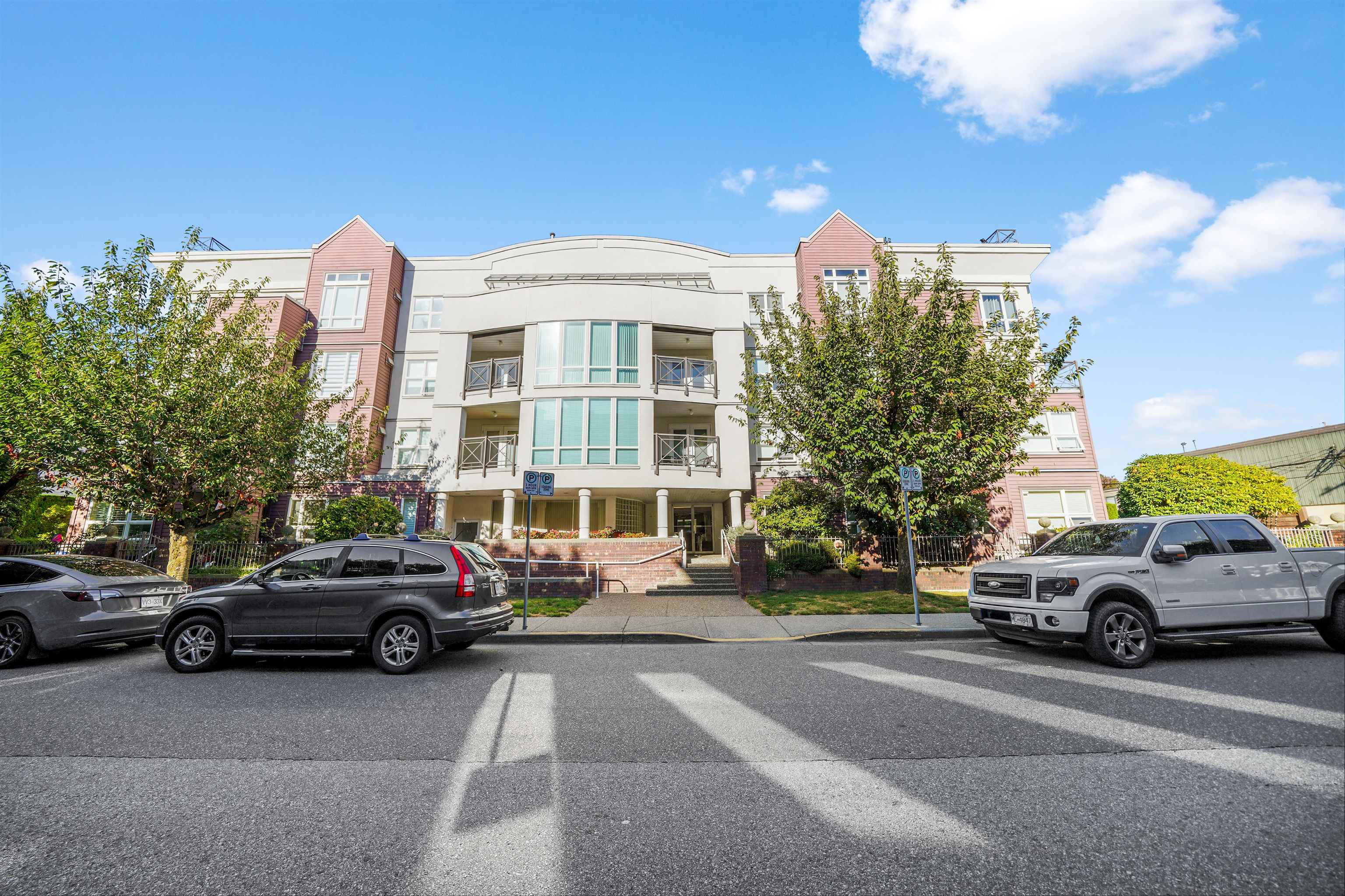 405 2335 WHYTE AVENUE, R3060819, BC,
