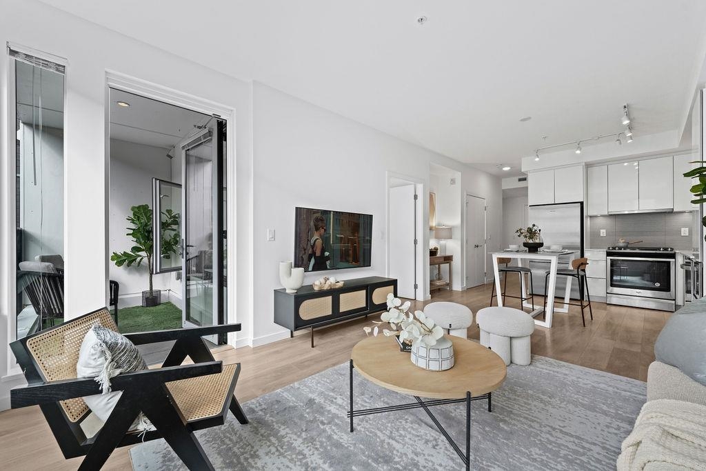 206 725 MARINE DRIVE, R3060876, BC,