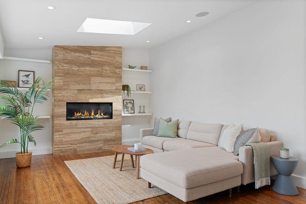 727 CRYSTAL COURT, North Vancouver BC V7R 2B6, R3061170, BC,