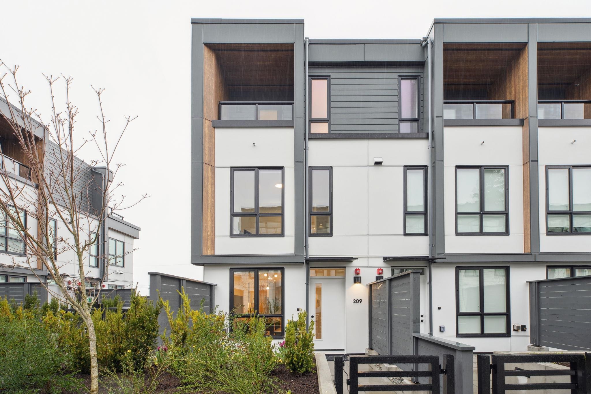 201 715 DUCKLOW STREET, R3061227, BC,