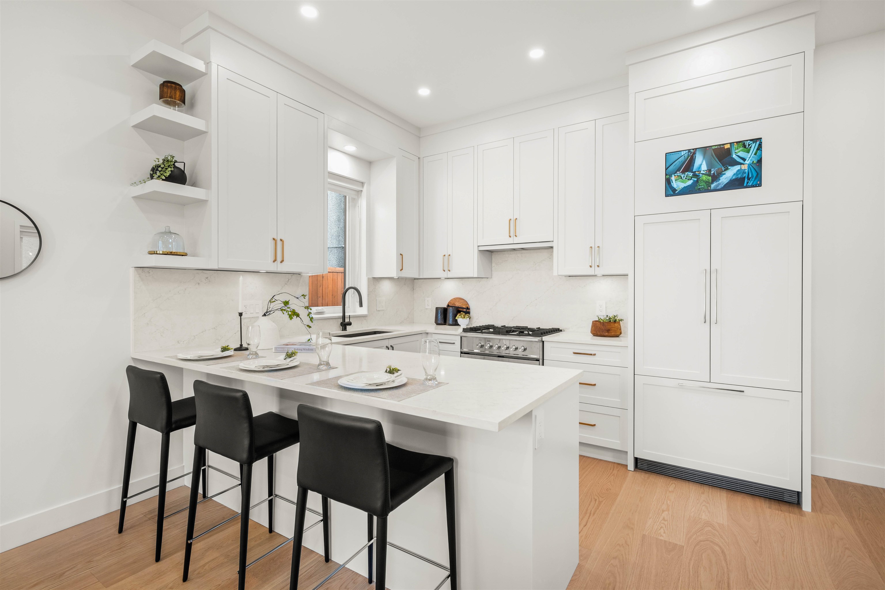 1 312 40TH AVENUE, R3061354, BC,