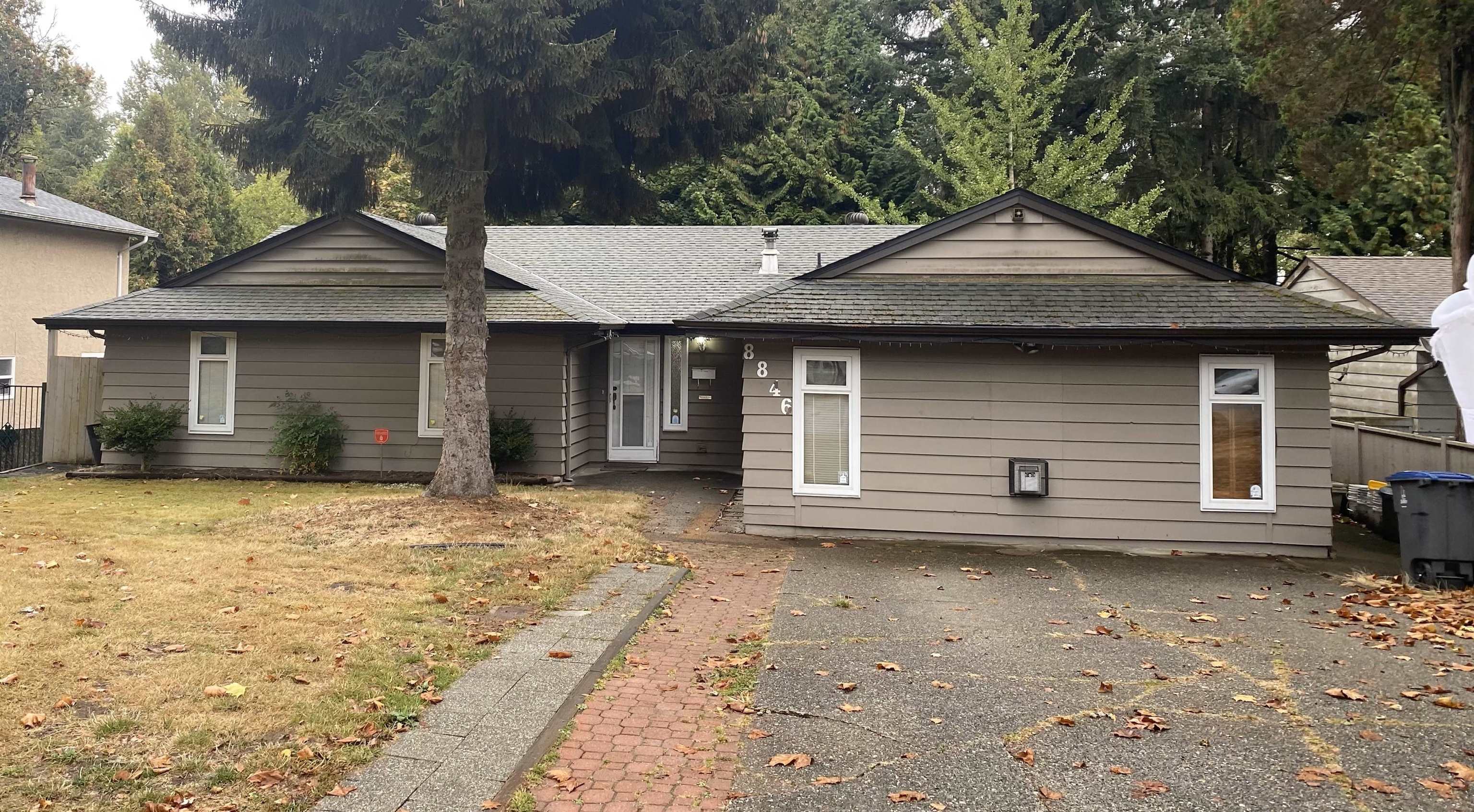 8846 QUEEN MARY BOULEVARD, Surrey BC V3V 6X2, R3061439, BC,
