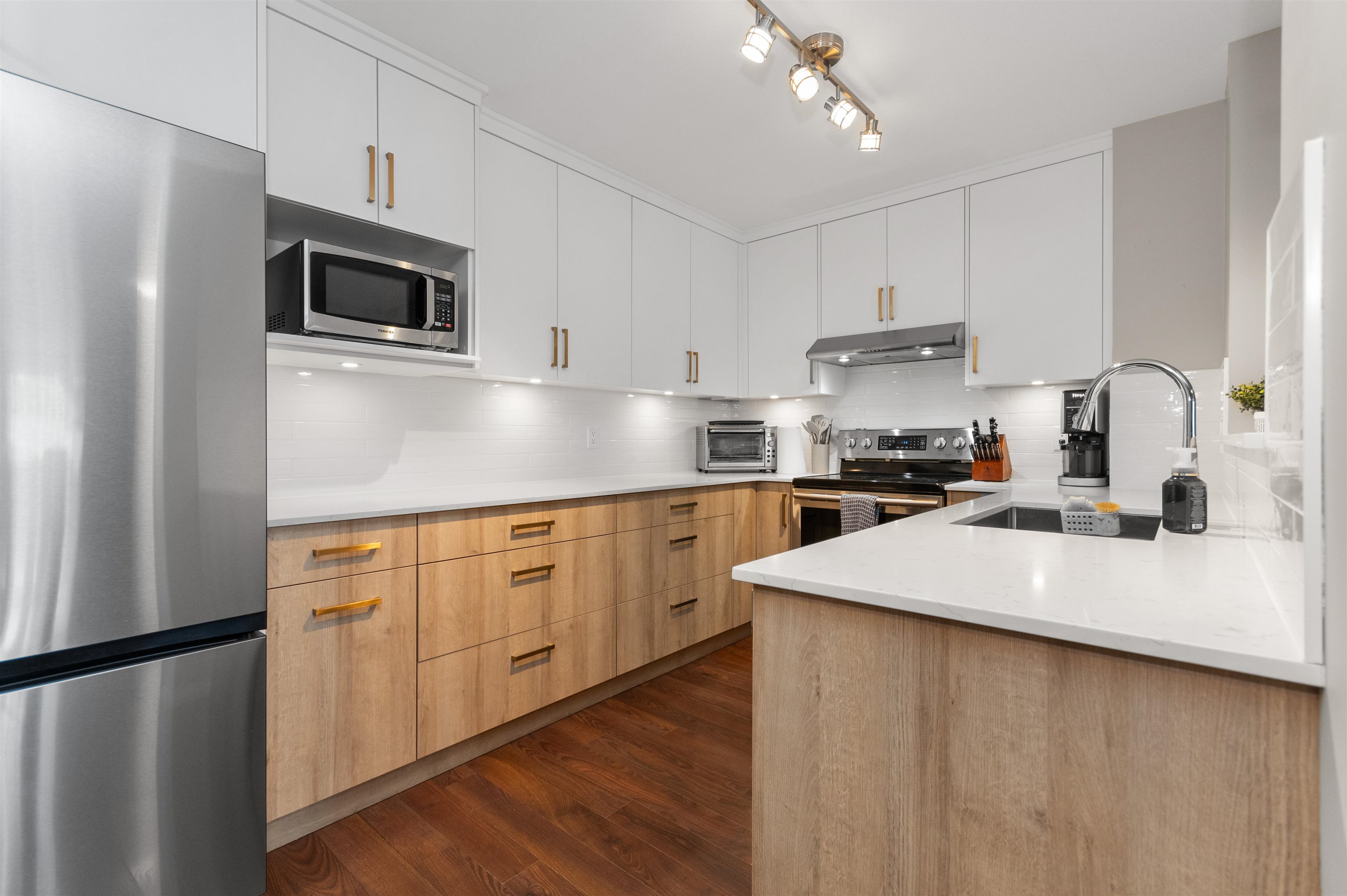 1602 5260 GOLDSPRING PLACE, R3061482, BC,