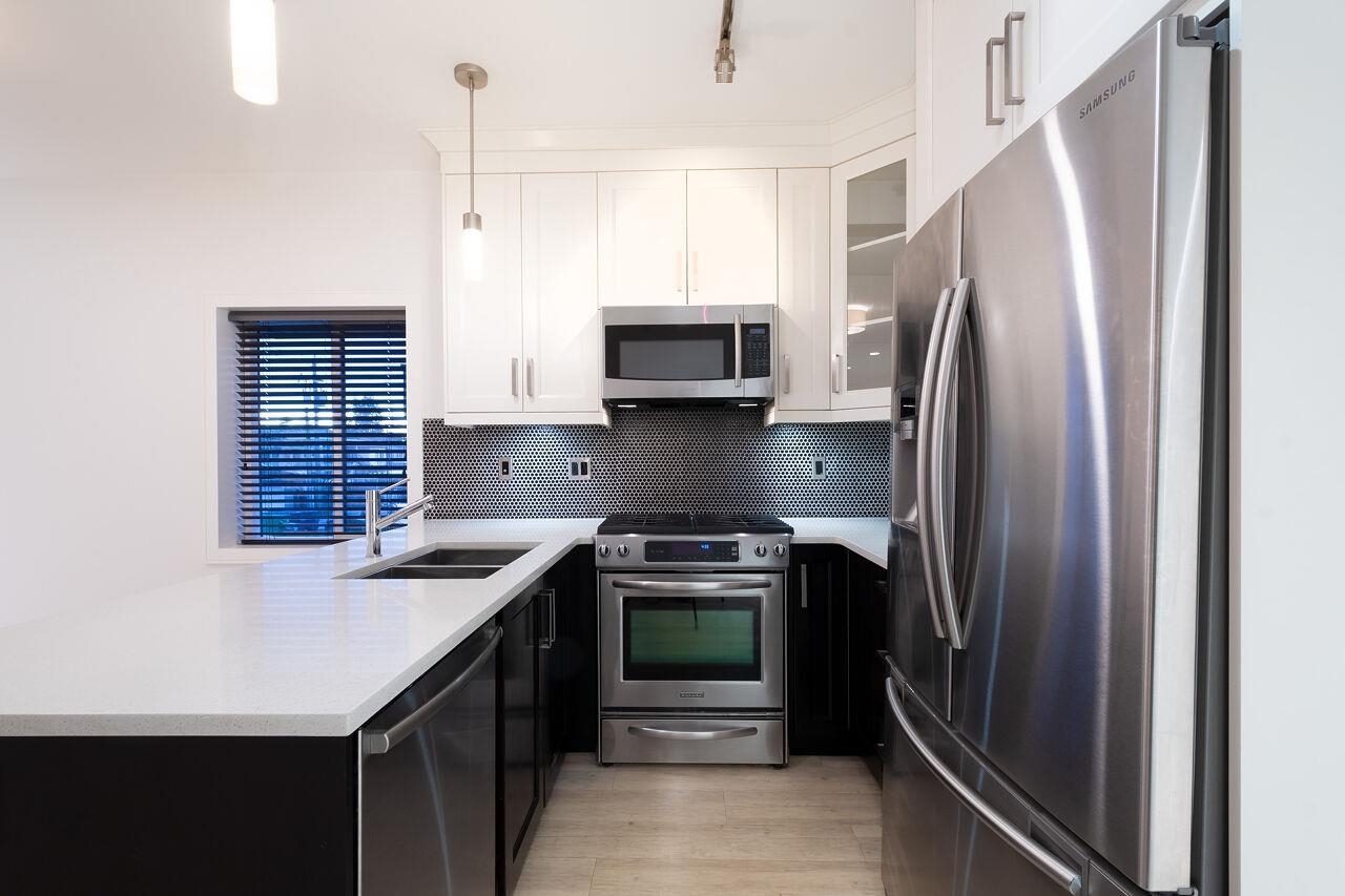 202 4548 HASTINGS STREET, R3061576, BC,