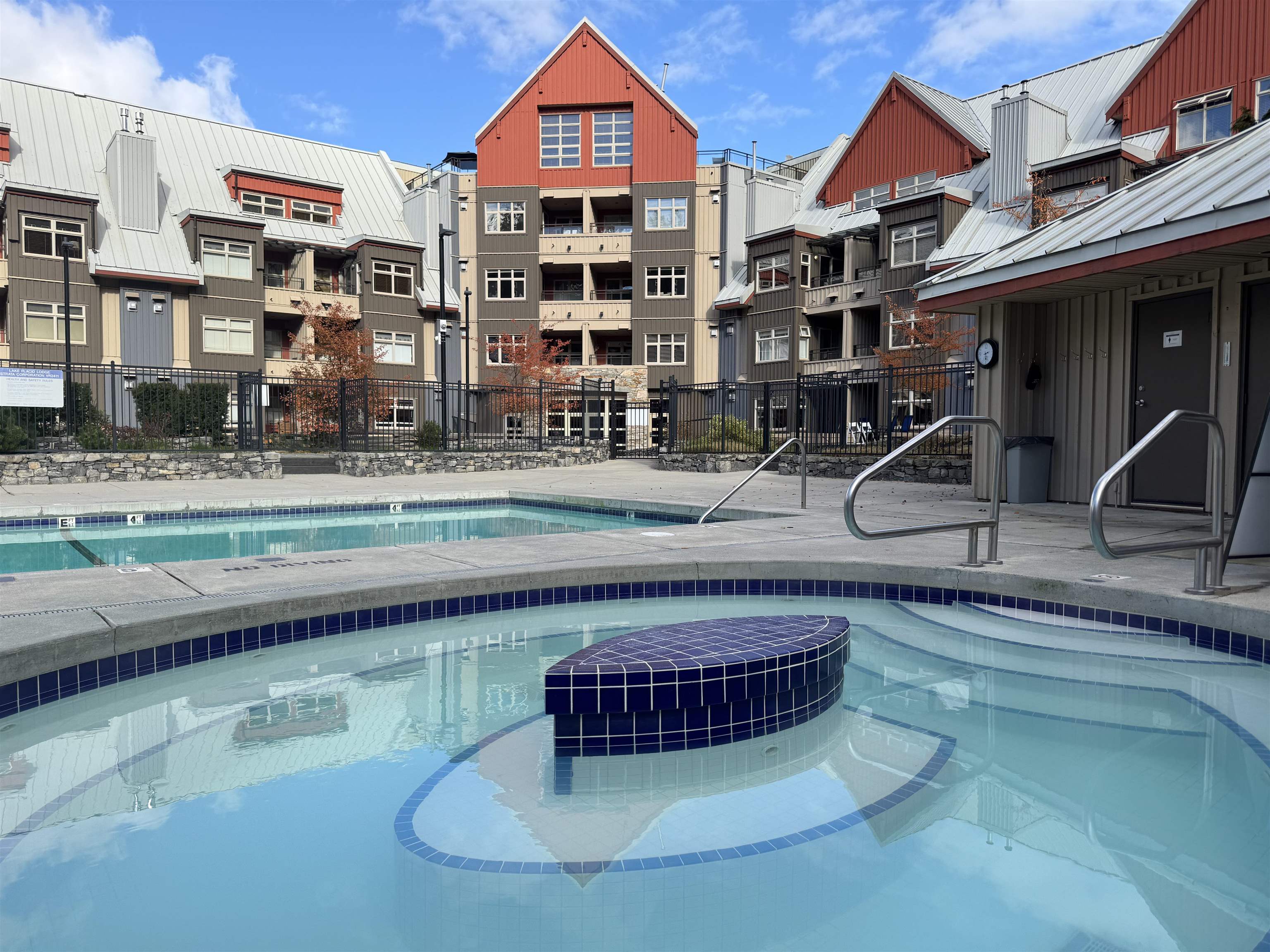 231 W7 2050 LAKE PLACID ROAD, R3061591, BC,