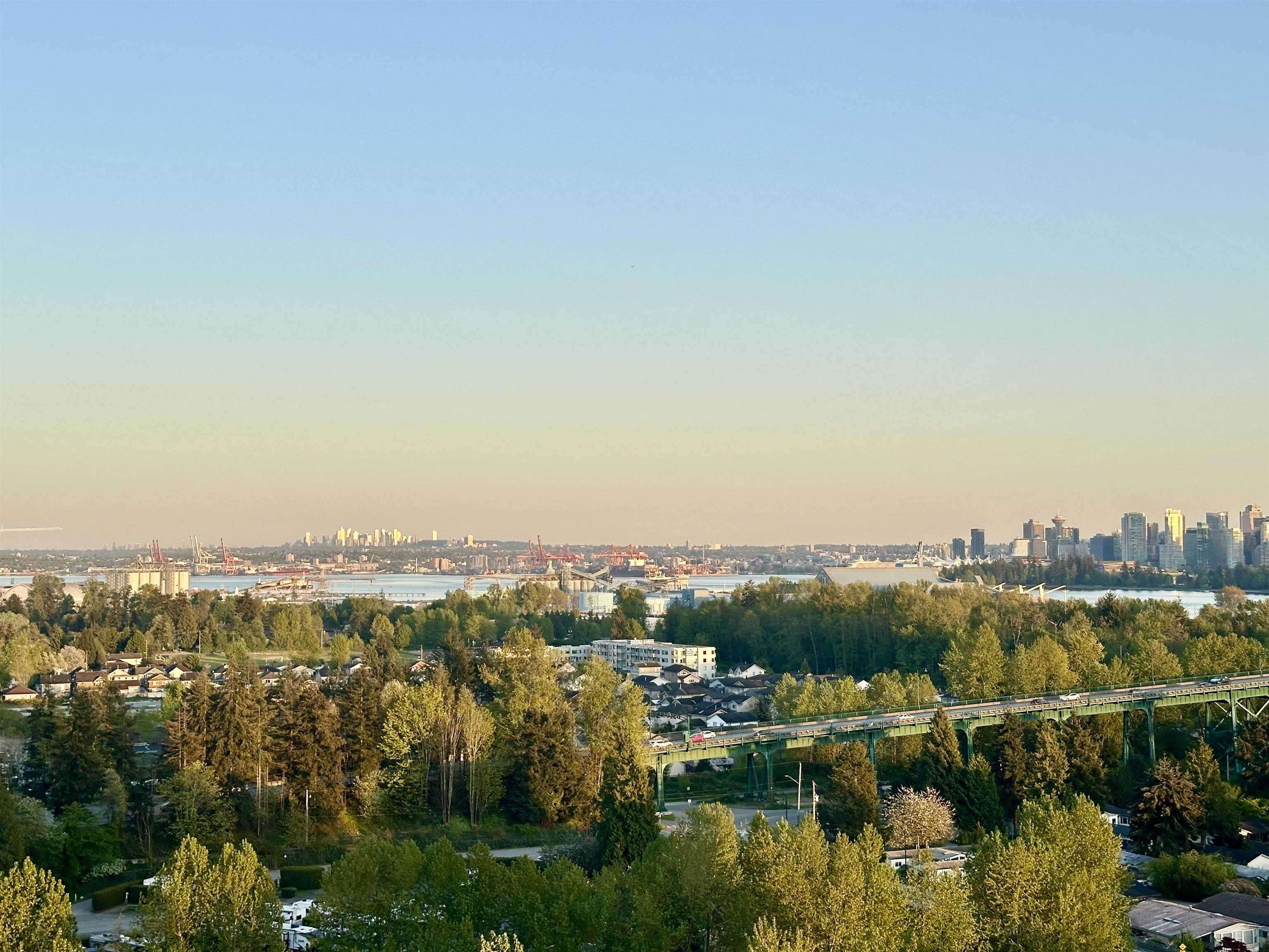 20C 338 TAYLOR WAY, R3061624, BC,