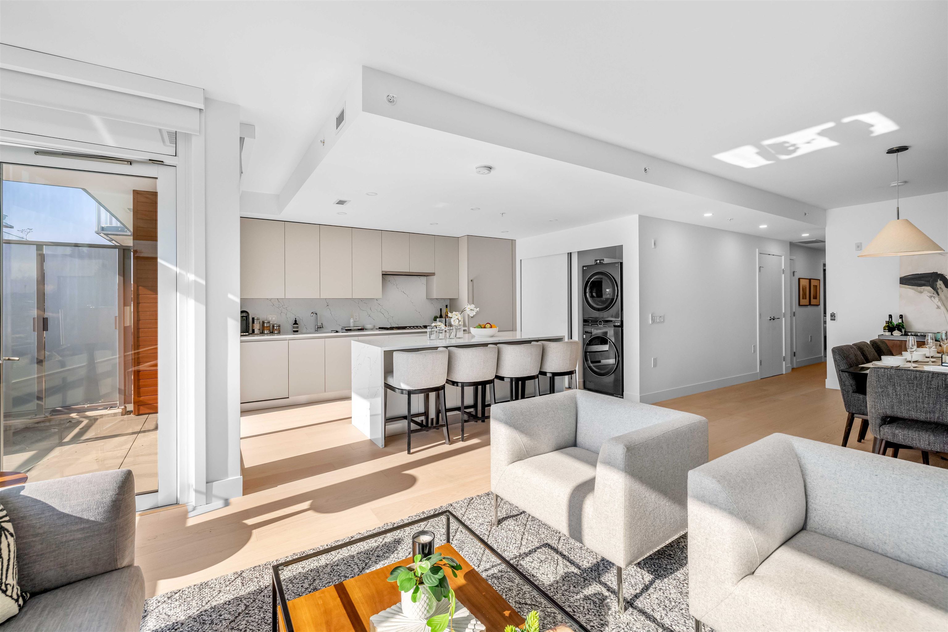 206 1331 MARINE DRIVE, R3061786, BC,