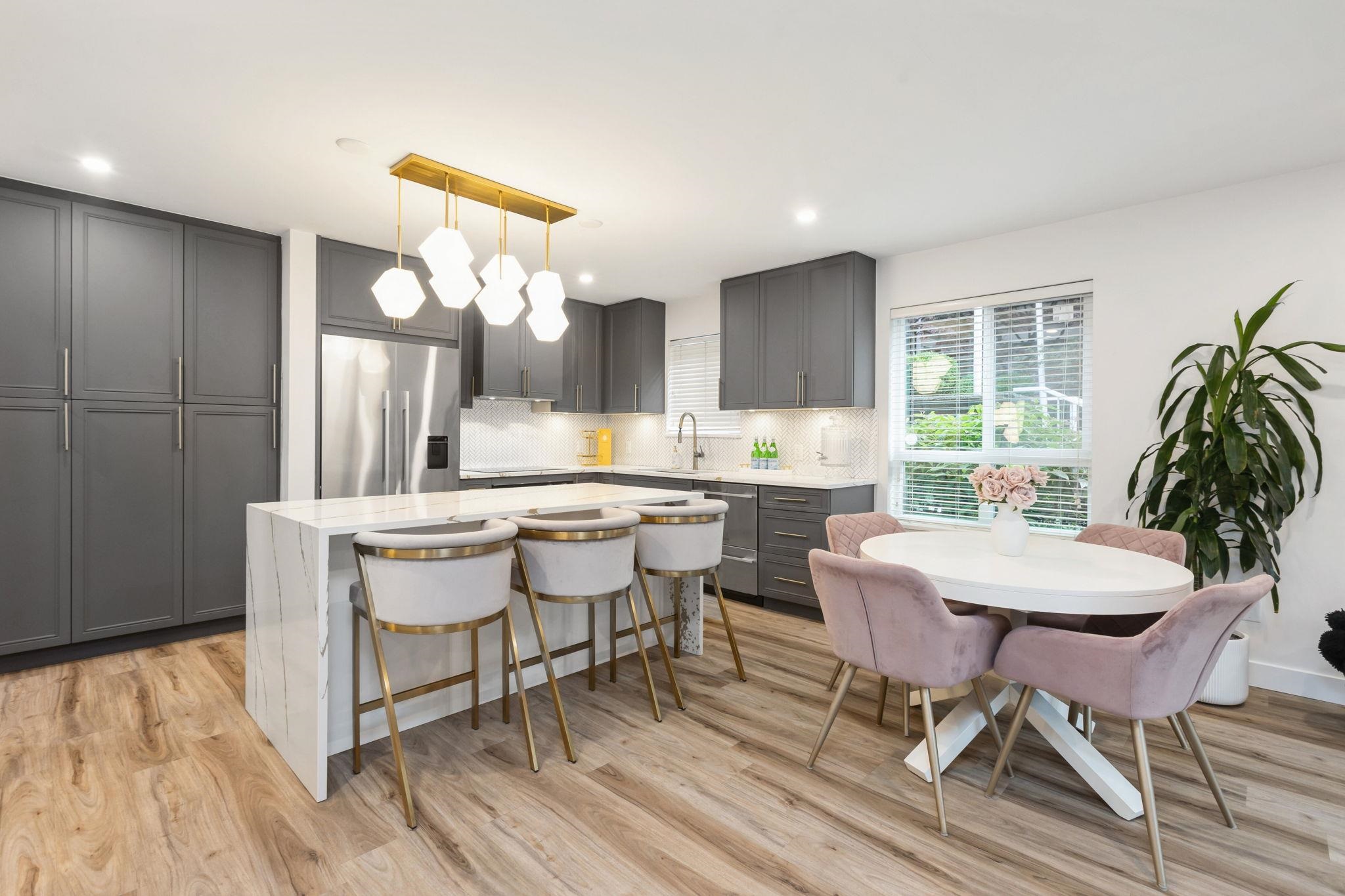 6 848 16TH STREET, R3062574, BC,