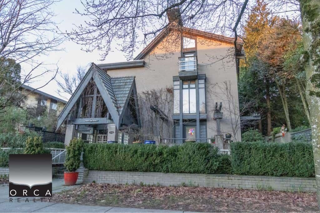 2 328 E 2ND STREET, R3062589, BC,