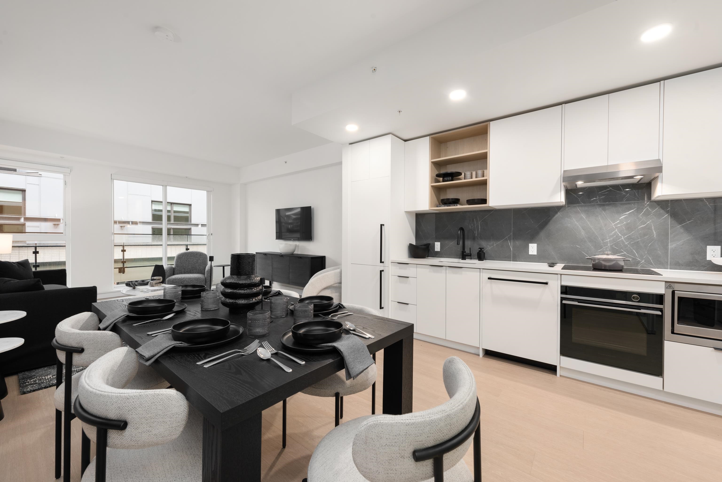 365 422 3RD STREET, R3062798, BC,