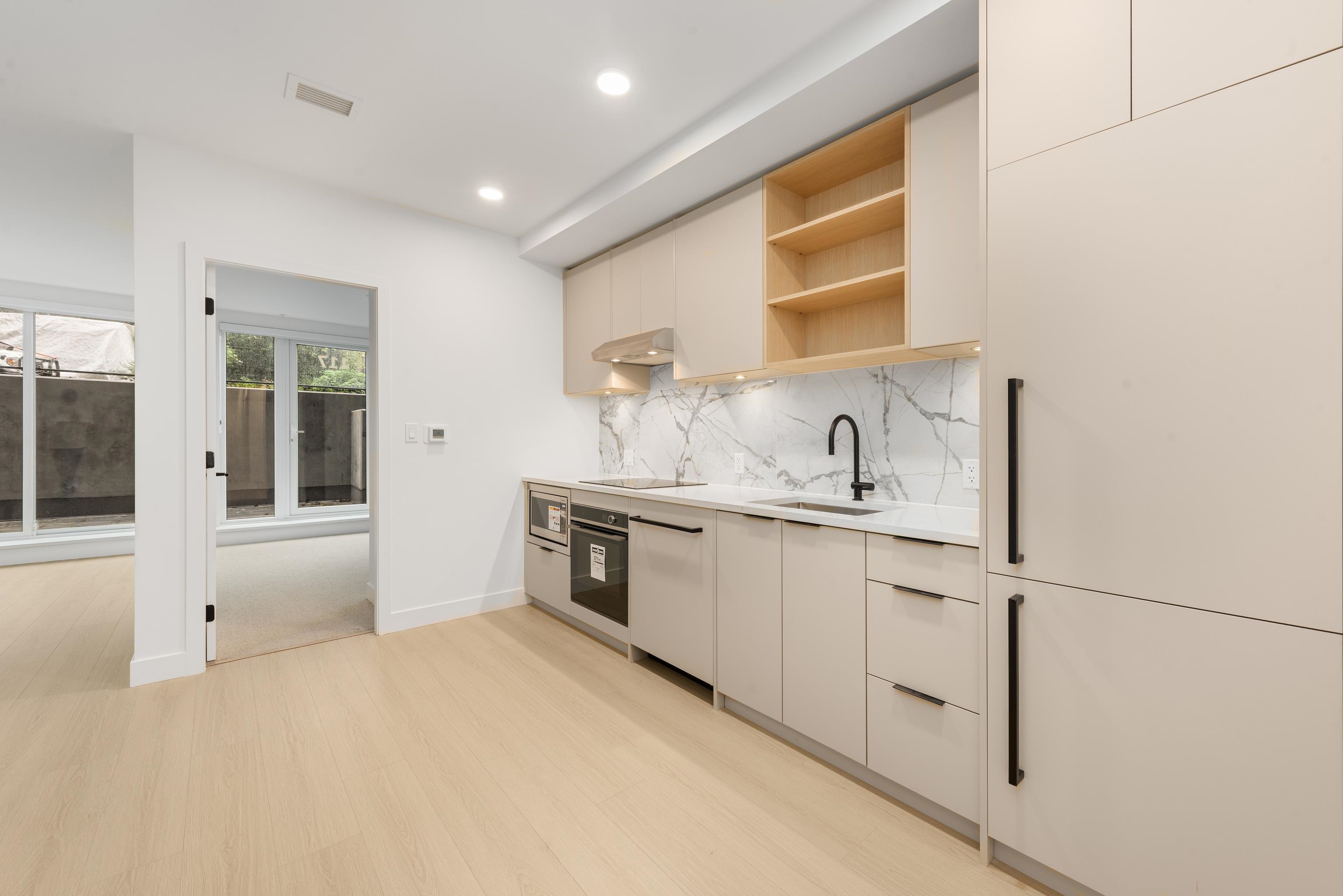 117 422 3RD STREET, R3062804, BC,