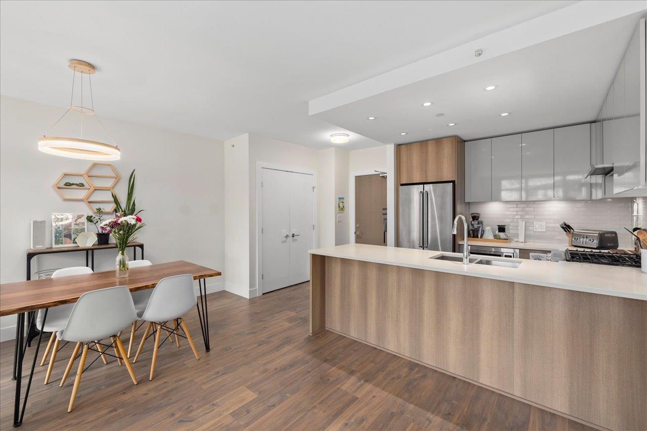 607 258 NELSON'S COURT, R3063103, BC,