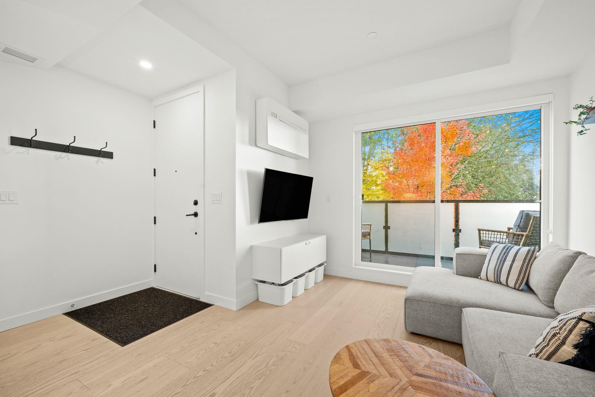 107 650 2ND STREET, R3063271, BC,