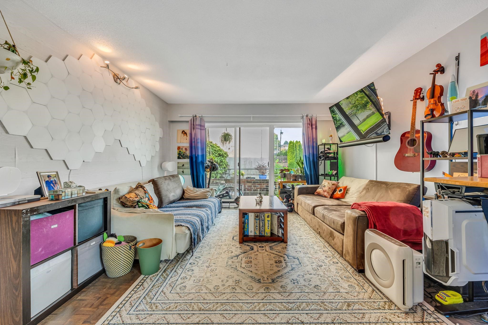 207 2025 2ND AVENUE, R3063544, BC,