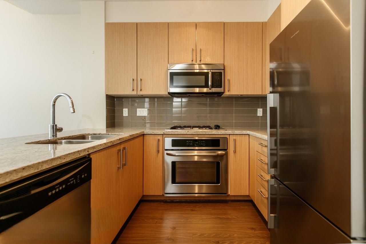 504 119 22ND STREET, R3063638, BC,