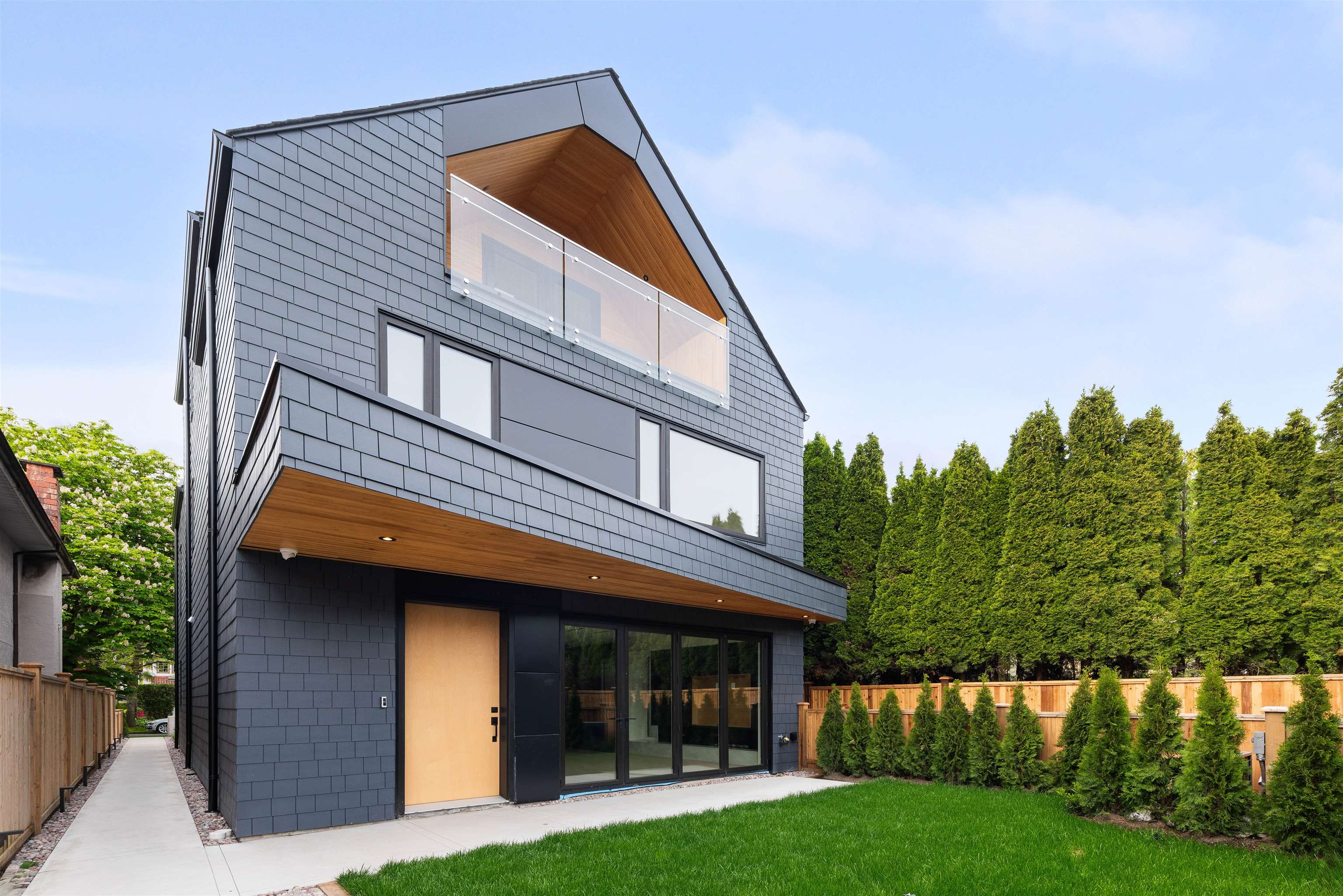 2 2764 14TH AVENUE, R3063675, BC,