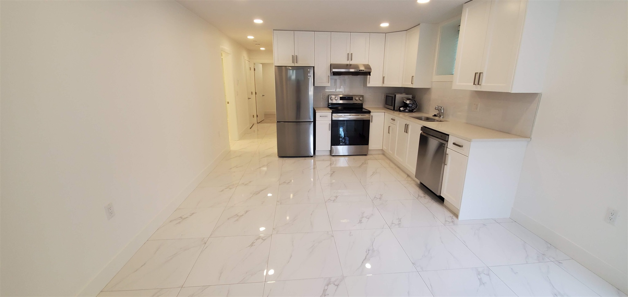 Lower 1XX 43 AVENUE, R3063871, BC,