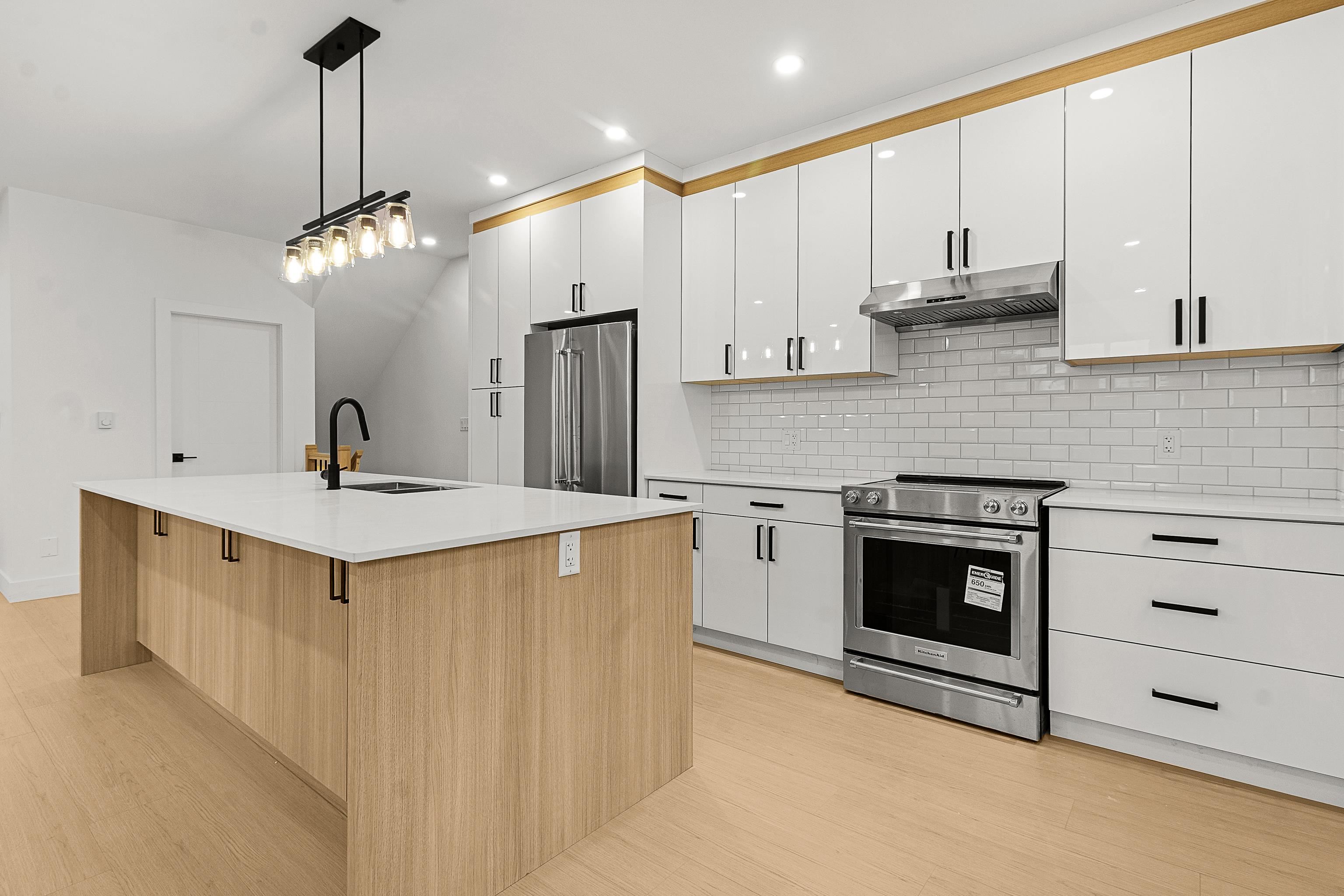 6 2360 CRESCENT WAY, R3064006, BC,