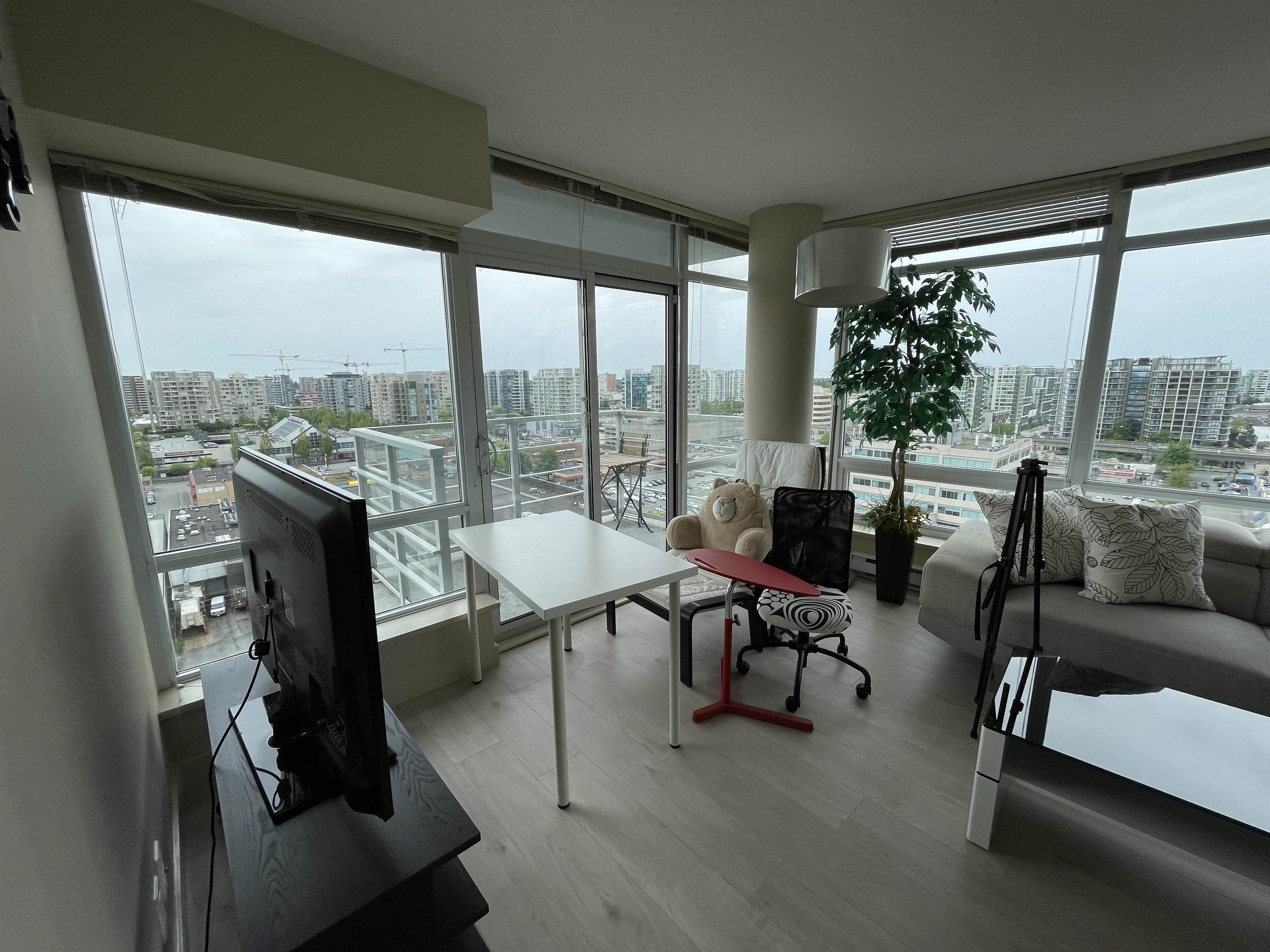 17xx 8288 LANSDOWNE ROAD, R3064424, BC,