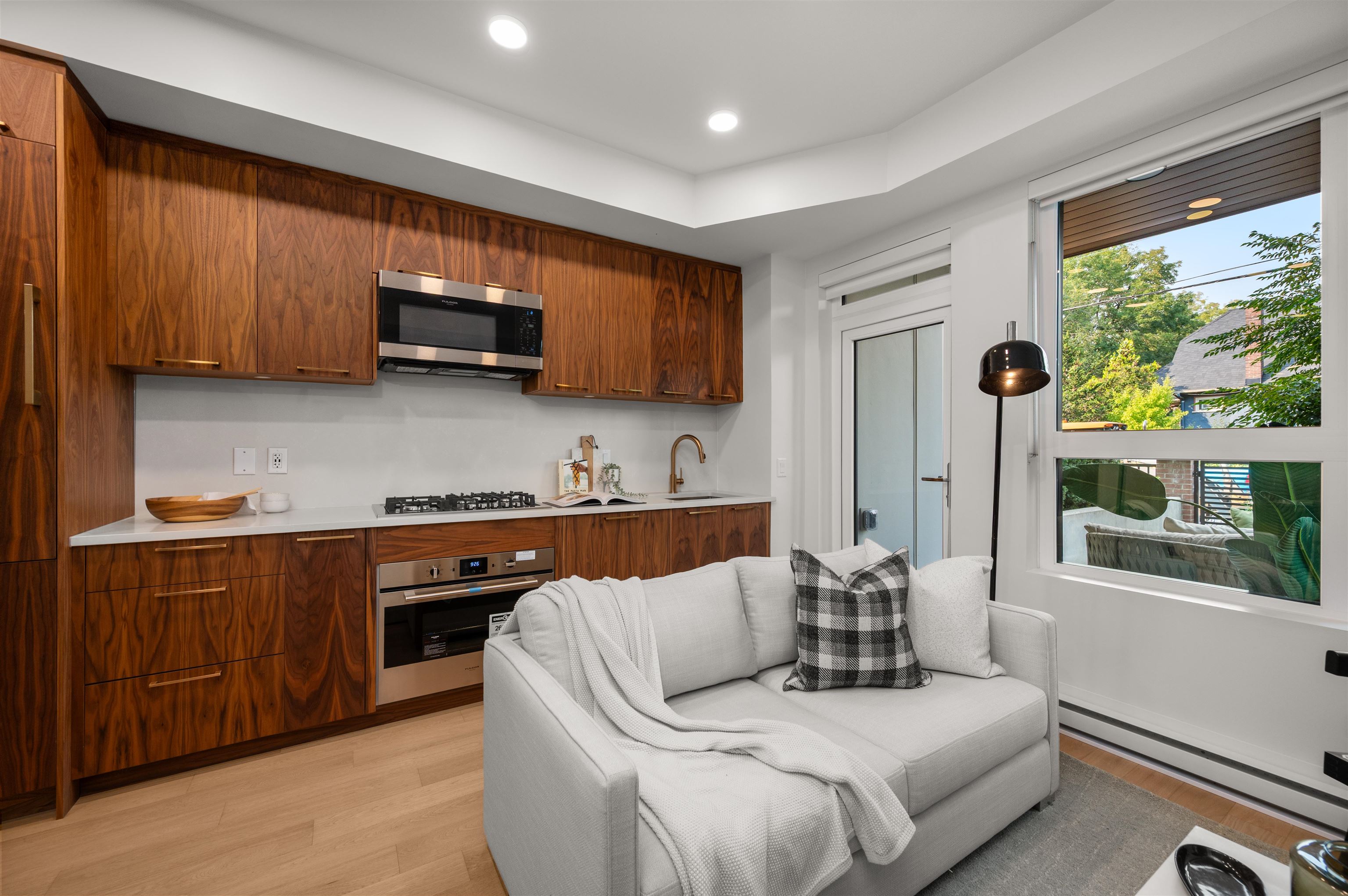 111 2550 GARDEN DRIVE, R3064499, BC,