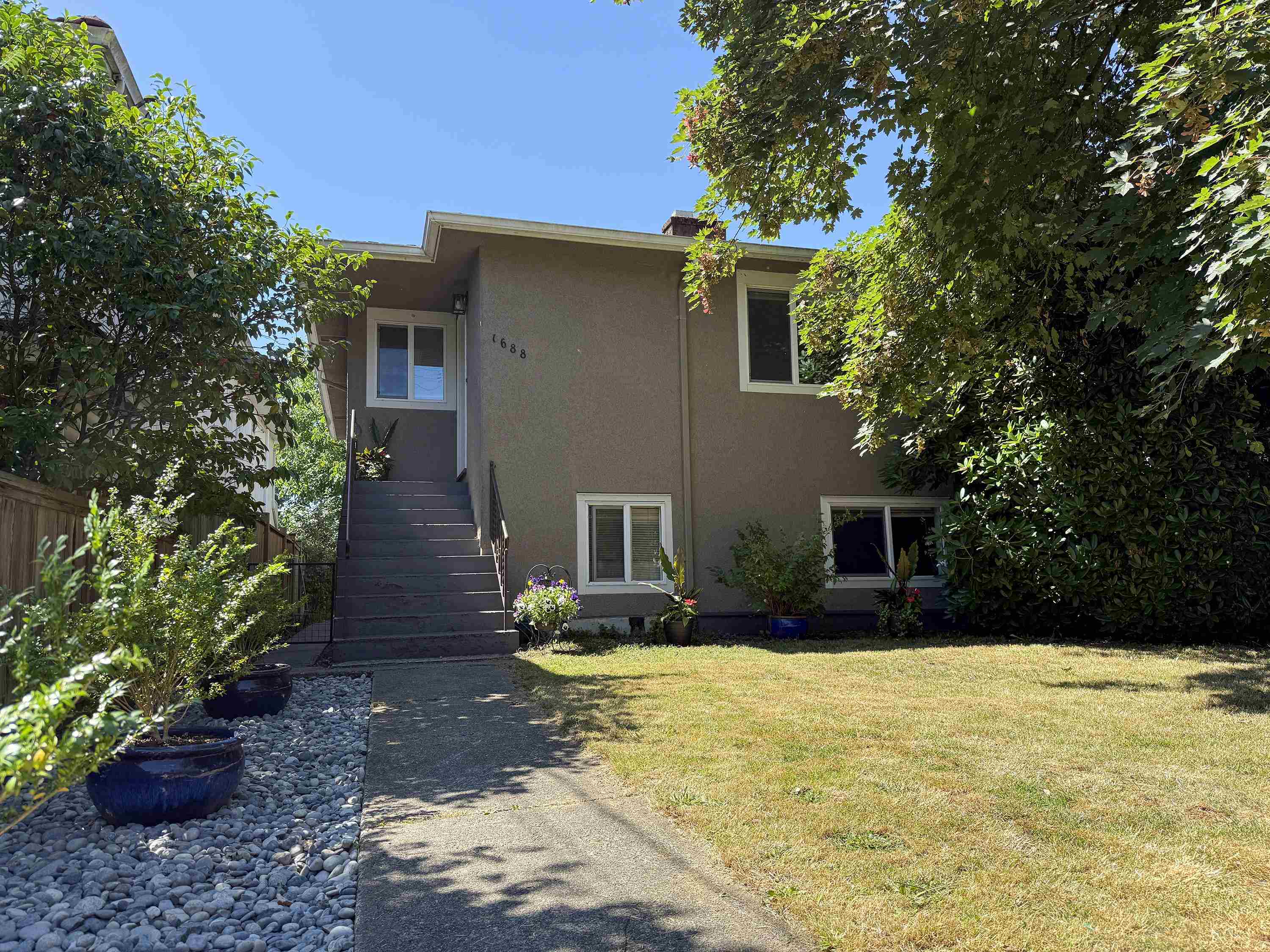 MLS® listing #R3064579 for sale located at 1688 E 29TH AVENUE, Vancouver BC V5N 2Y6