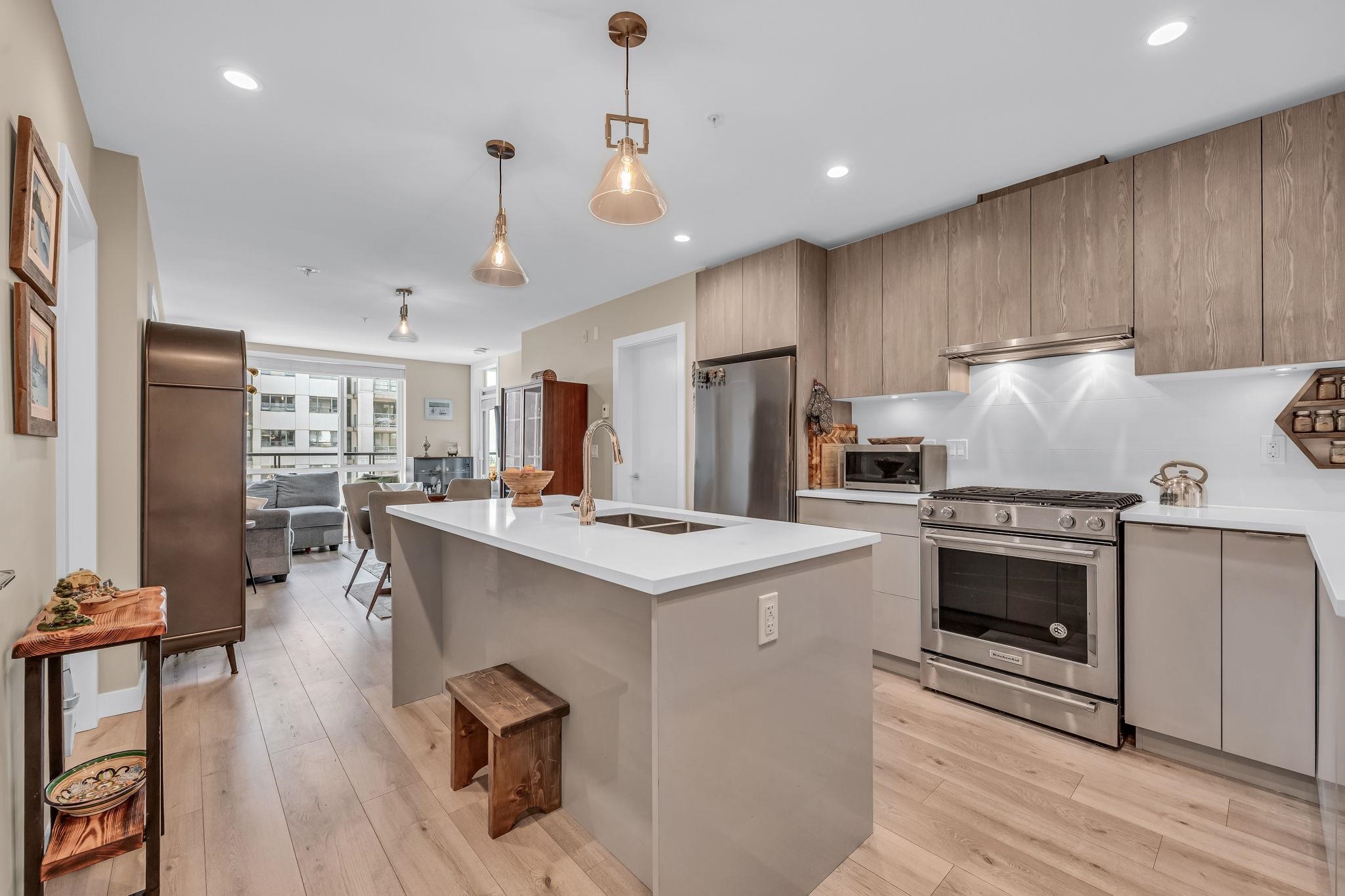 404 128 8TH STREET, R3064642, BC,