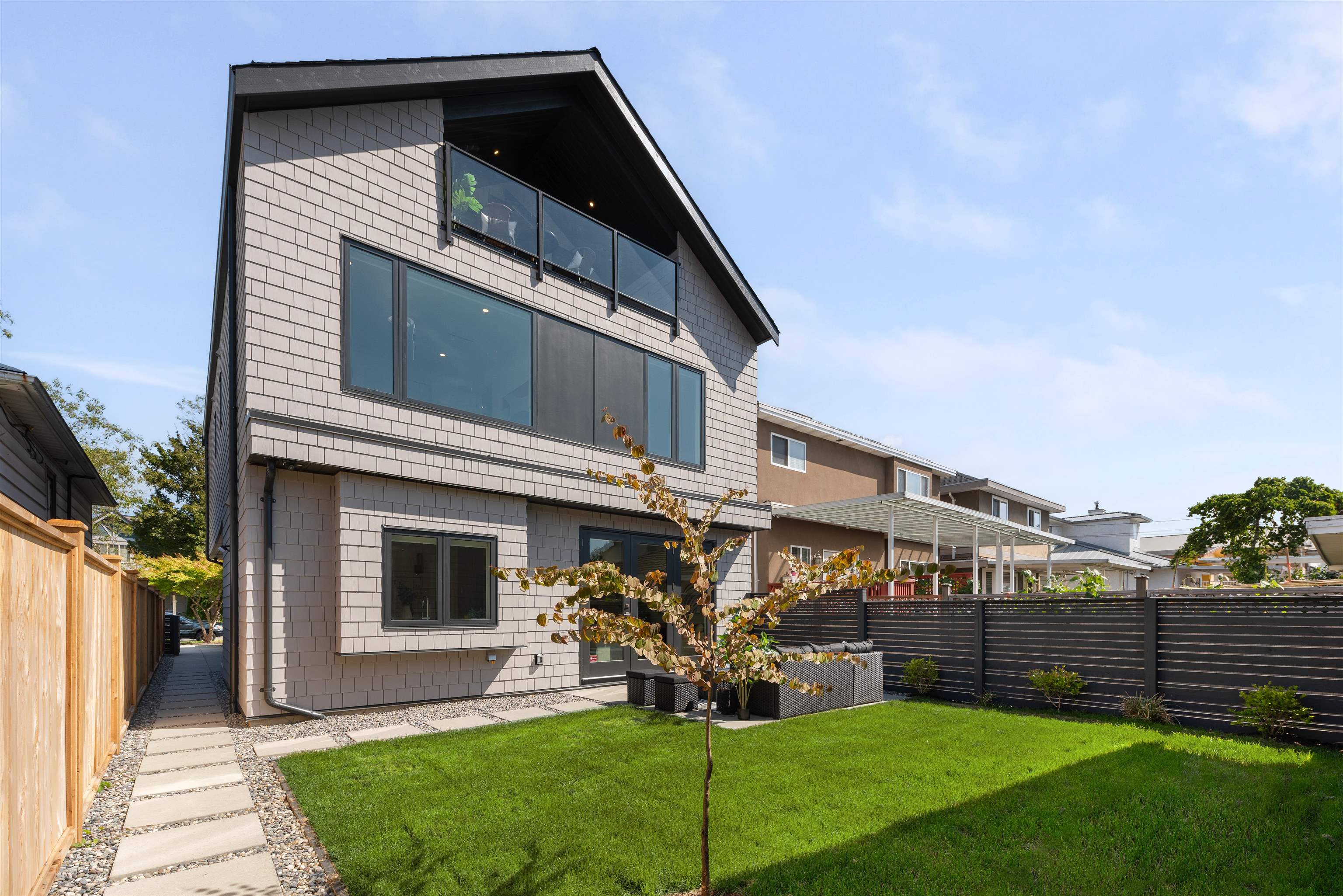 2 2750 19TH AVENUE, R3064672, BC,