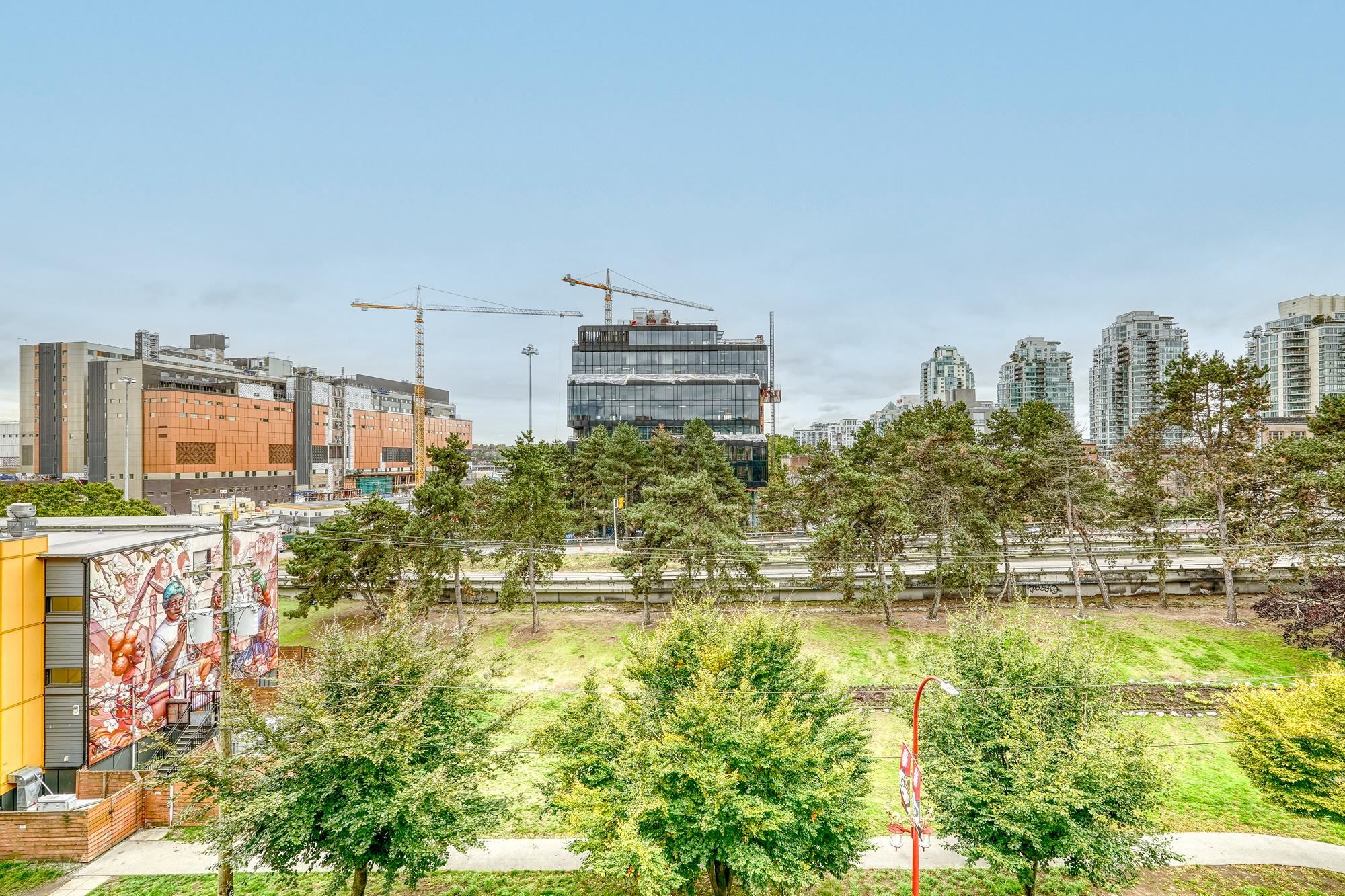 516 221 UNION STREET, R3064897, BC,