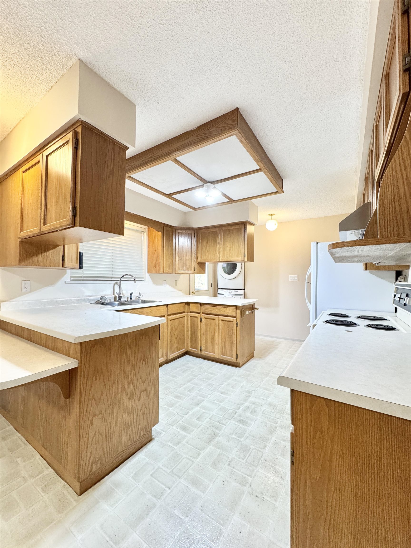 Upper 901 52A STREET, R3064945, BC,